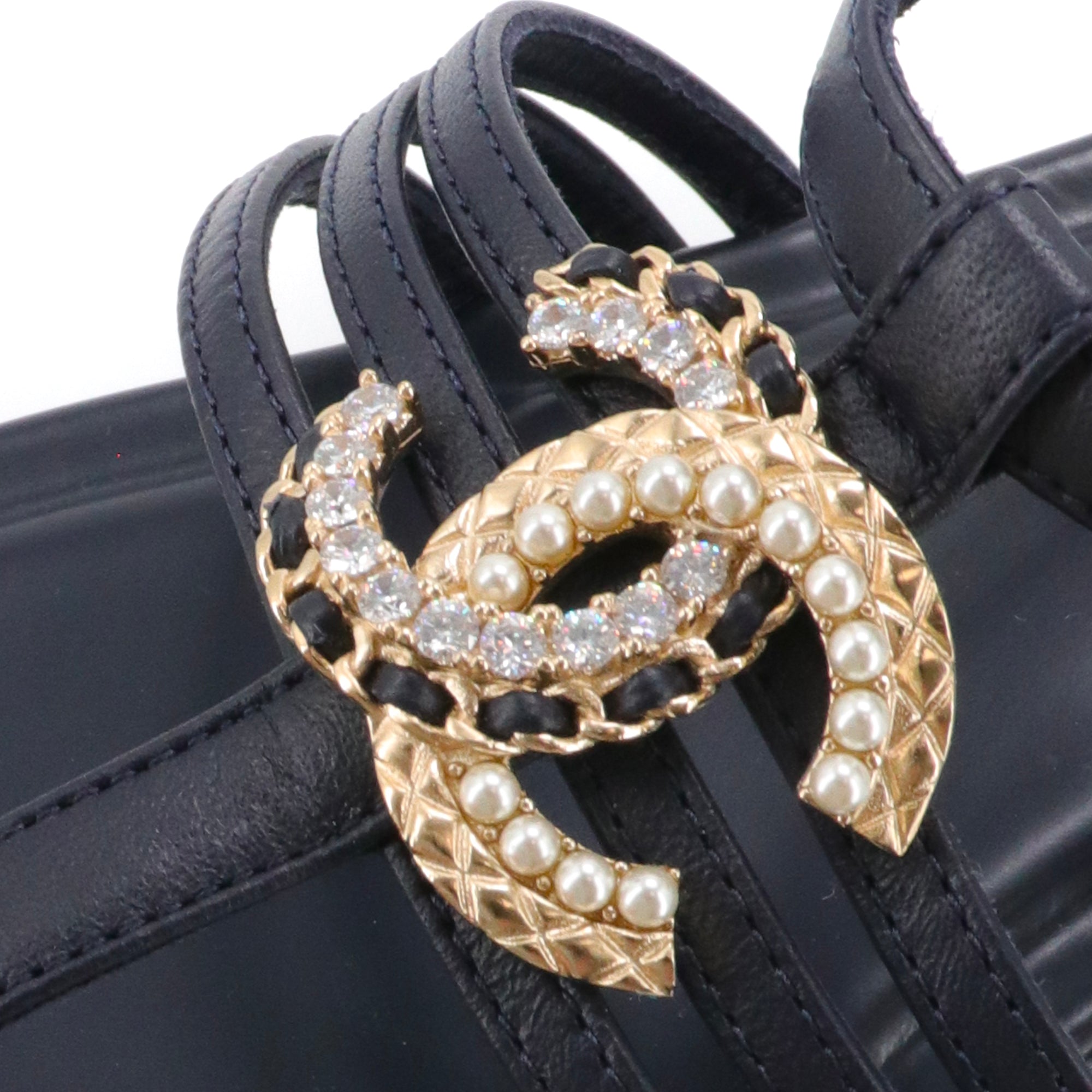 CHANEL - Sandales CC Chanel en cuir bleu marine (T37,5)