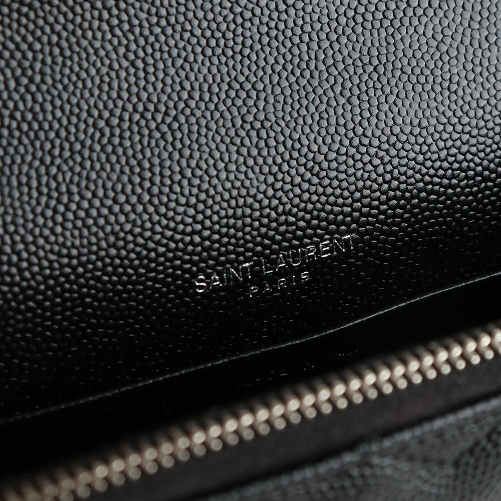 SAINT LAURENT - Sac à bandoulière Cassandre Envelope Chain Wallet en cuir grainé noir