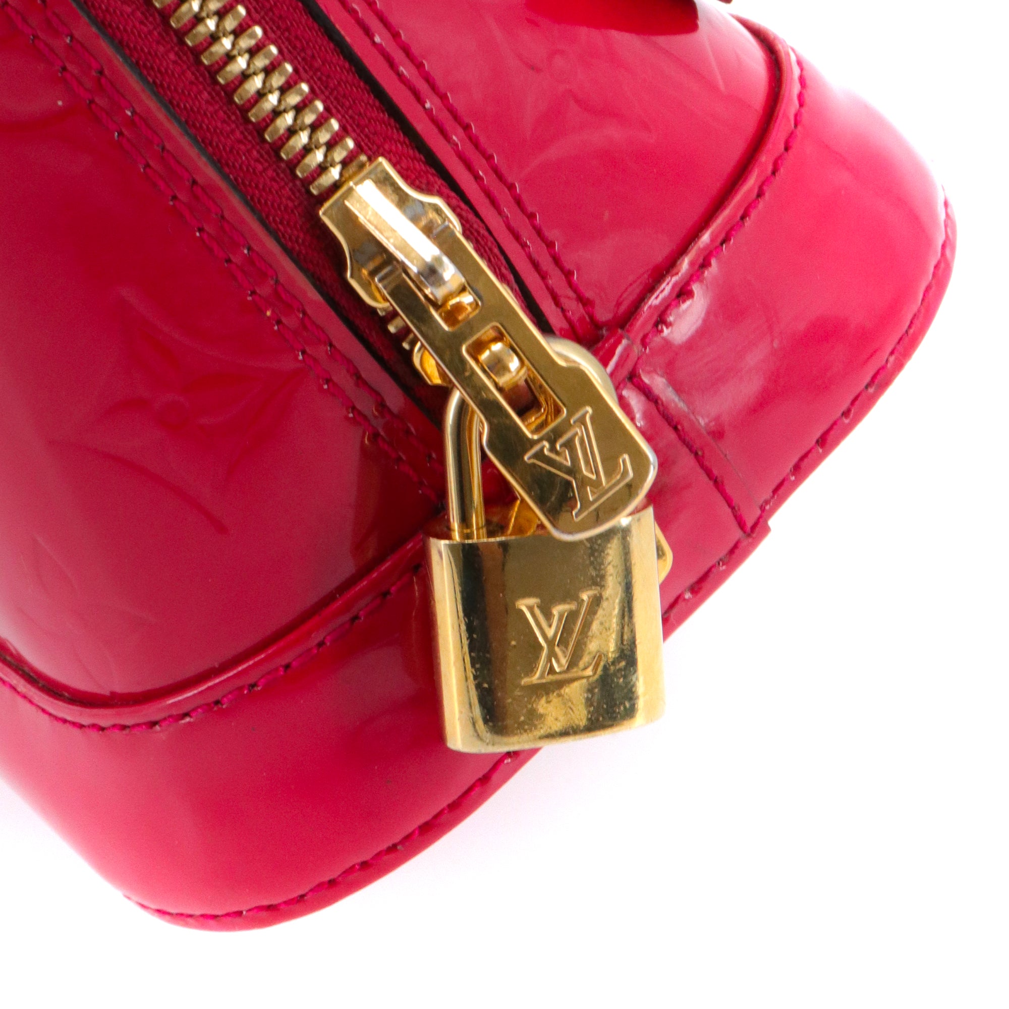 LOUIS VUITTON - Sac à bandoulière Alma BB Louis Vuitton en cuir verni rouge framboise