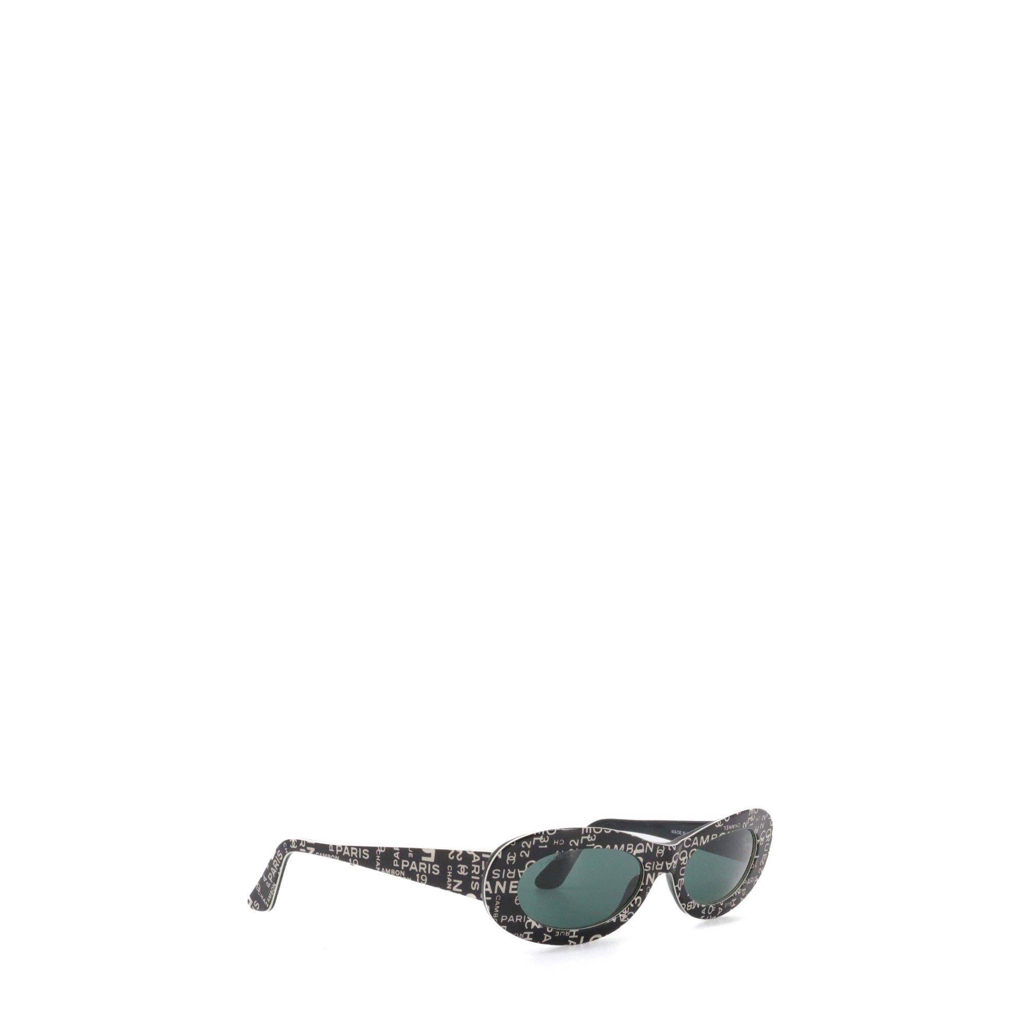 CHANEL - Lunettes de soleil Chanel en plastique noir et blanc vintage