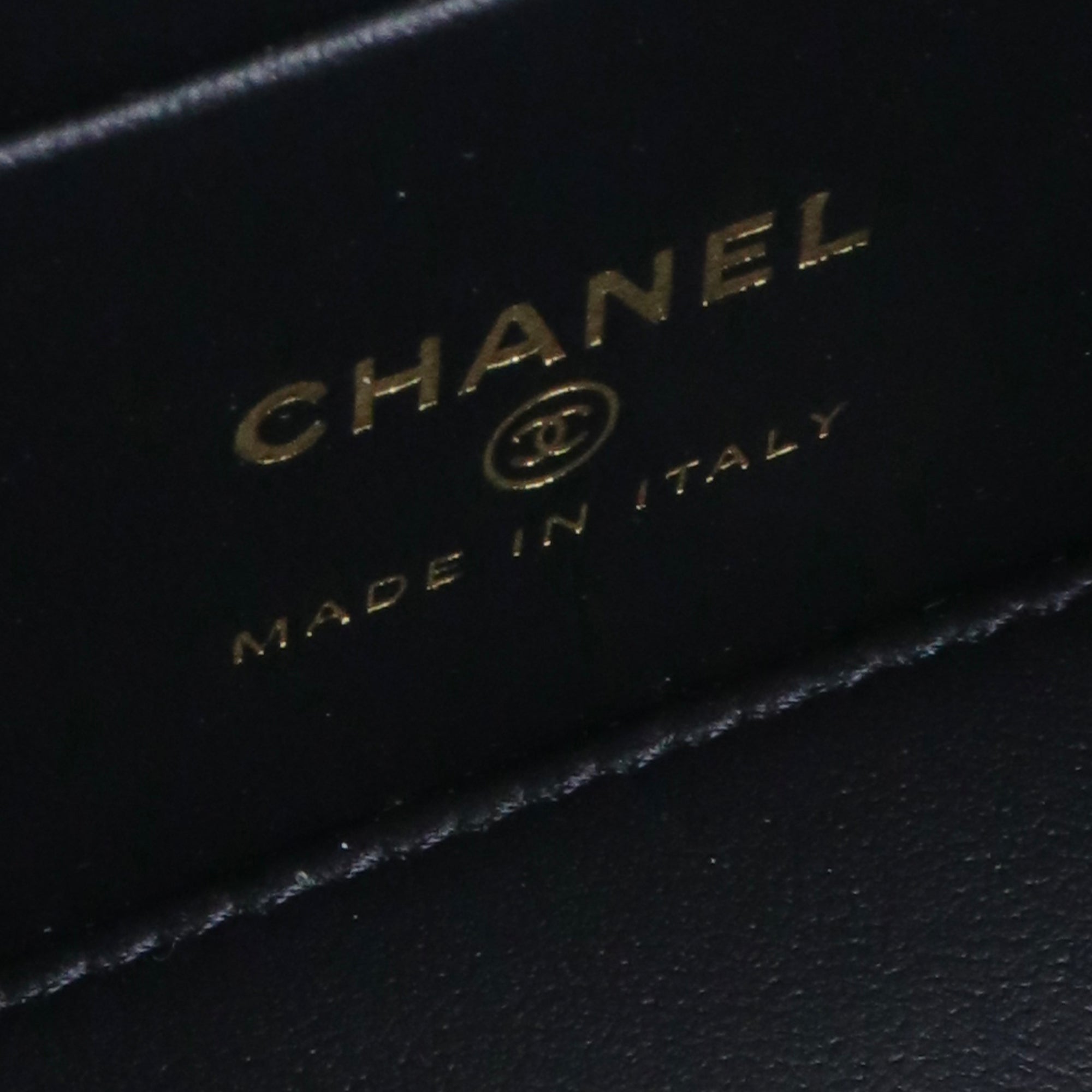 CHANEL - Sac à bandoulière Vanity Pocket Chanel en cuir caviar noir