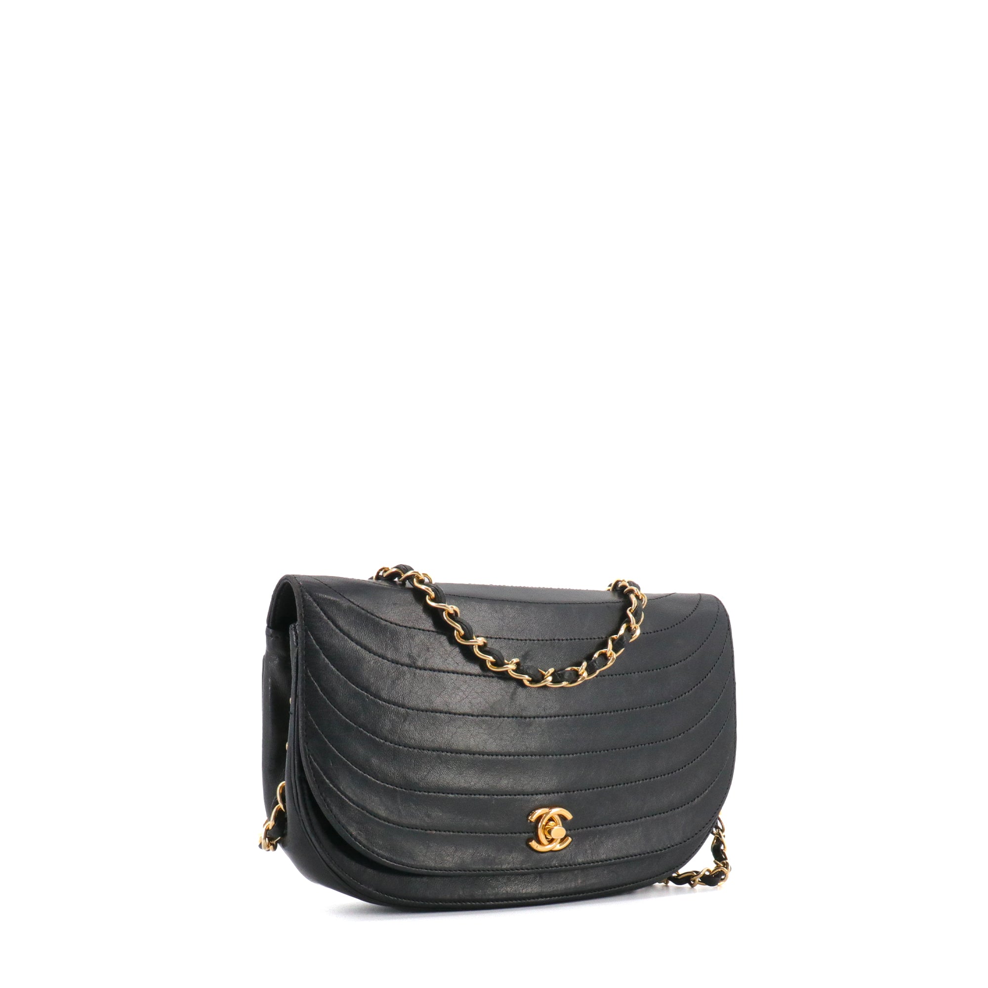 CHANEL - Sac à bandoulière Demi Lune Chanel en cuir noir vintage