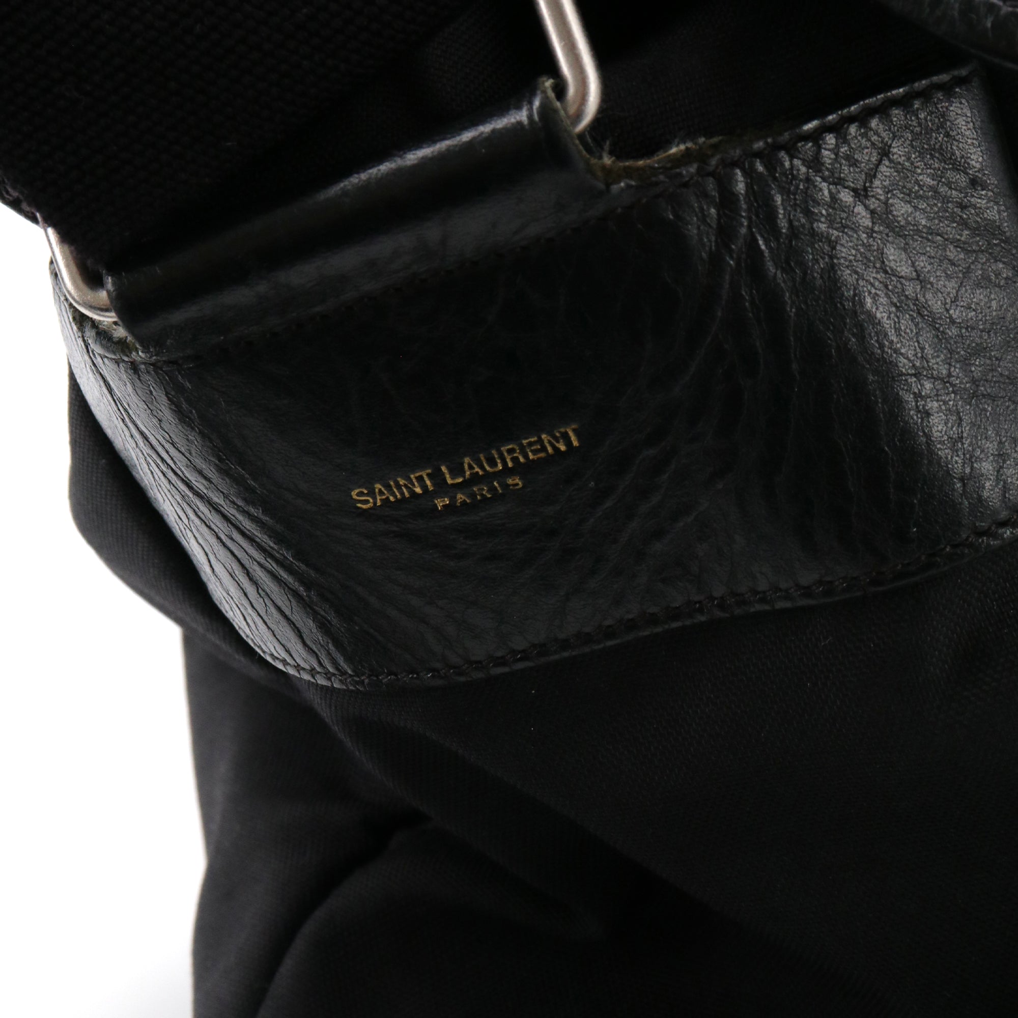 SAINT LAURENT - Sac à bandoulière Hunting Buckle Messenger Saint Laurent en nylon et cuir noir