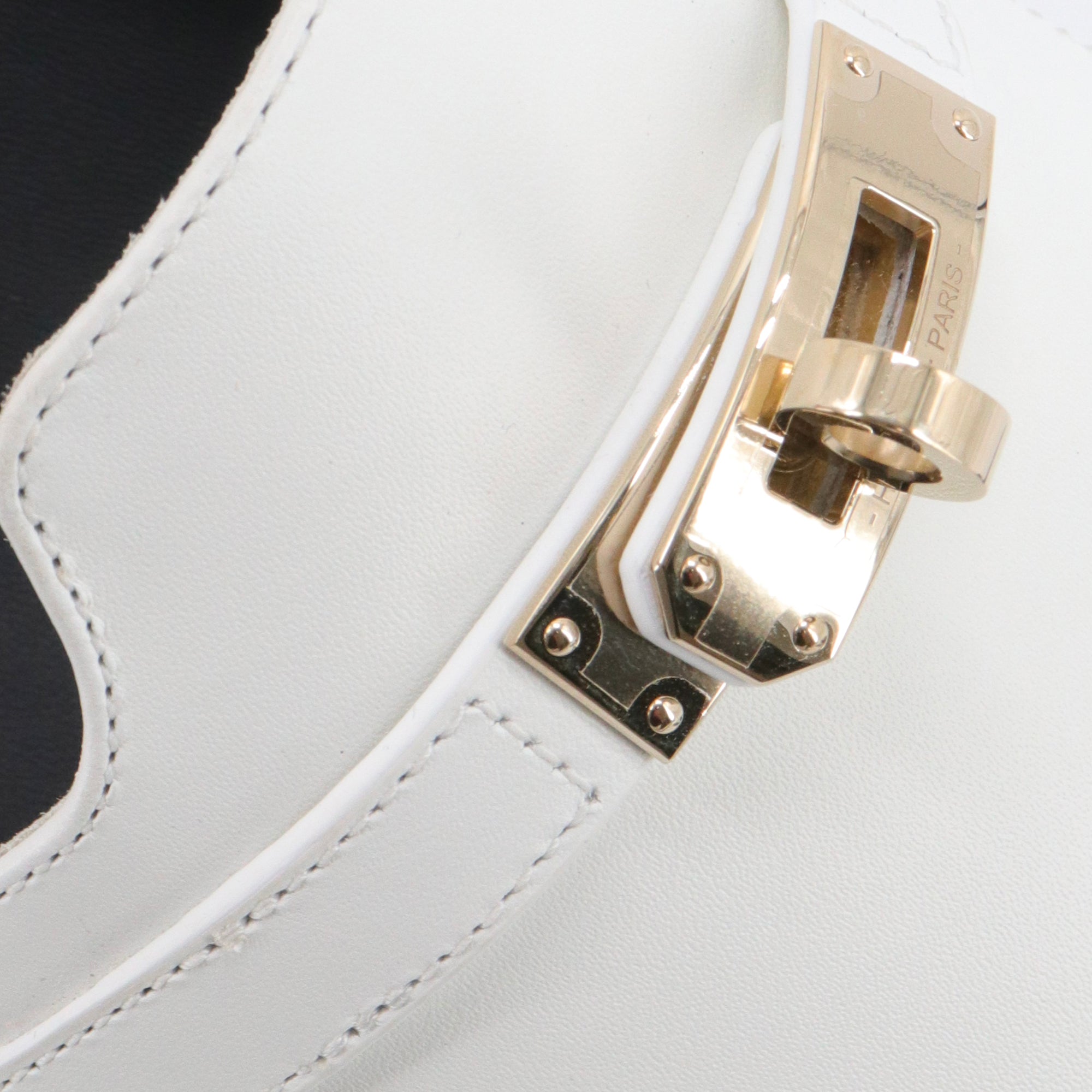 HERMÈS - Sandales Empire Hermès en cuir blanc (T38,5)