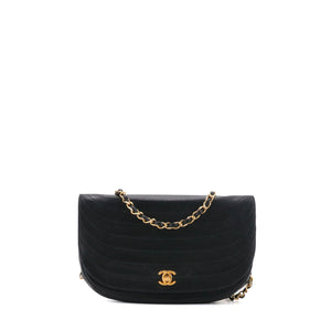 CHANEL - Sac à bandoulière Demi Lune Chanel en cuir noir vintage