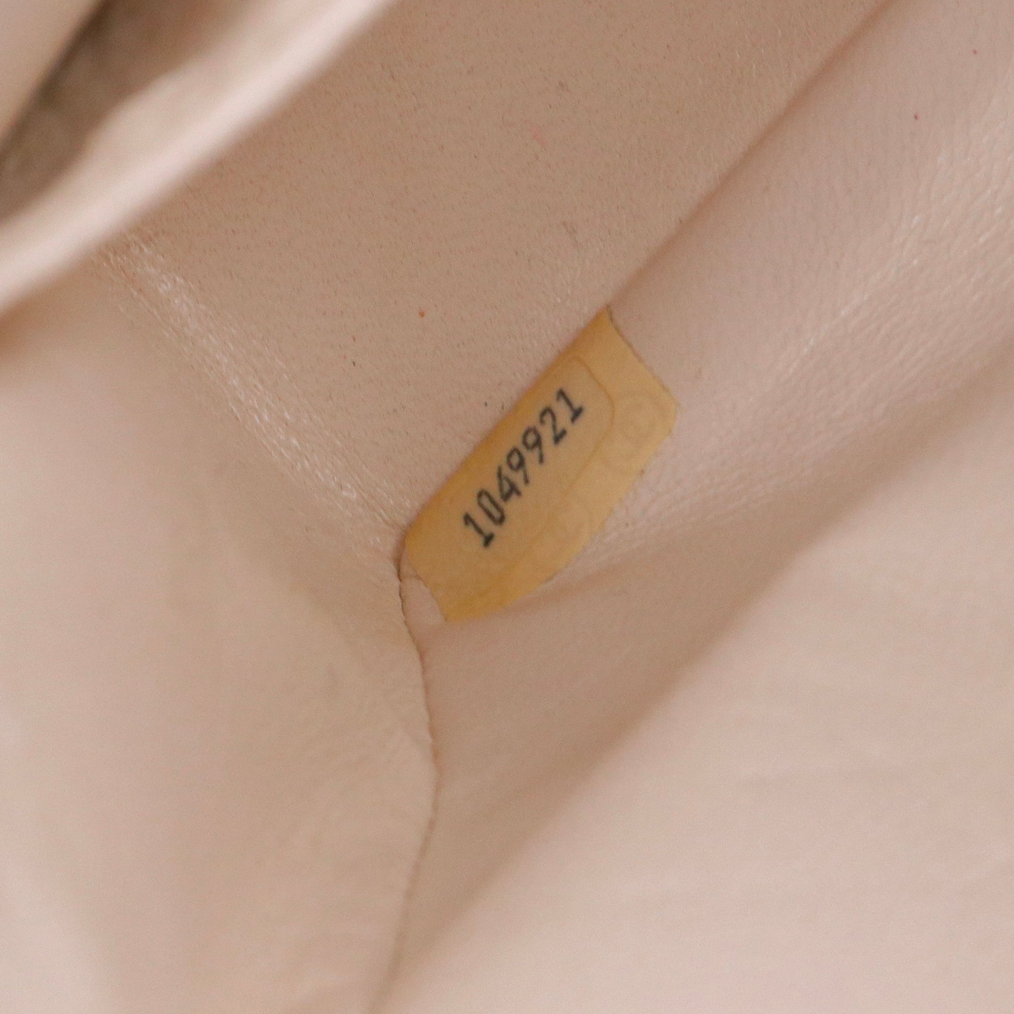 CHANEL - Sac à main Classique/Timeless 11.12 Chanel en cuir blanc vintage