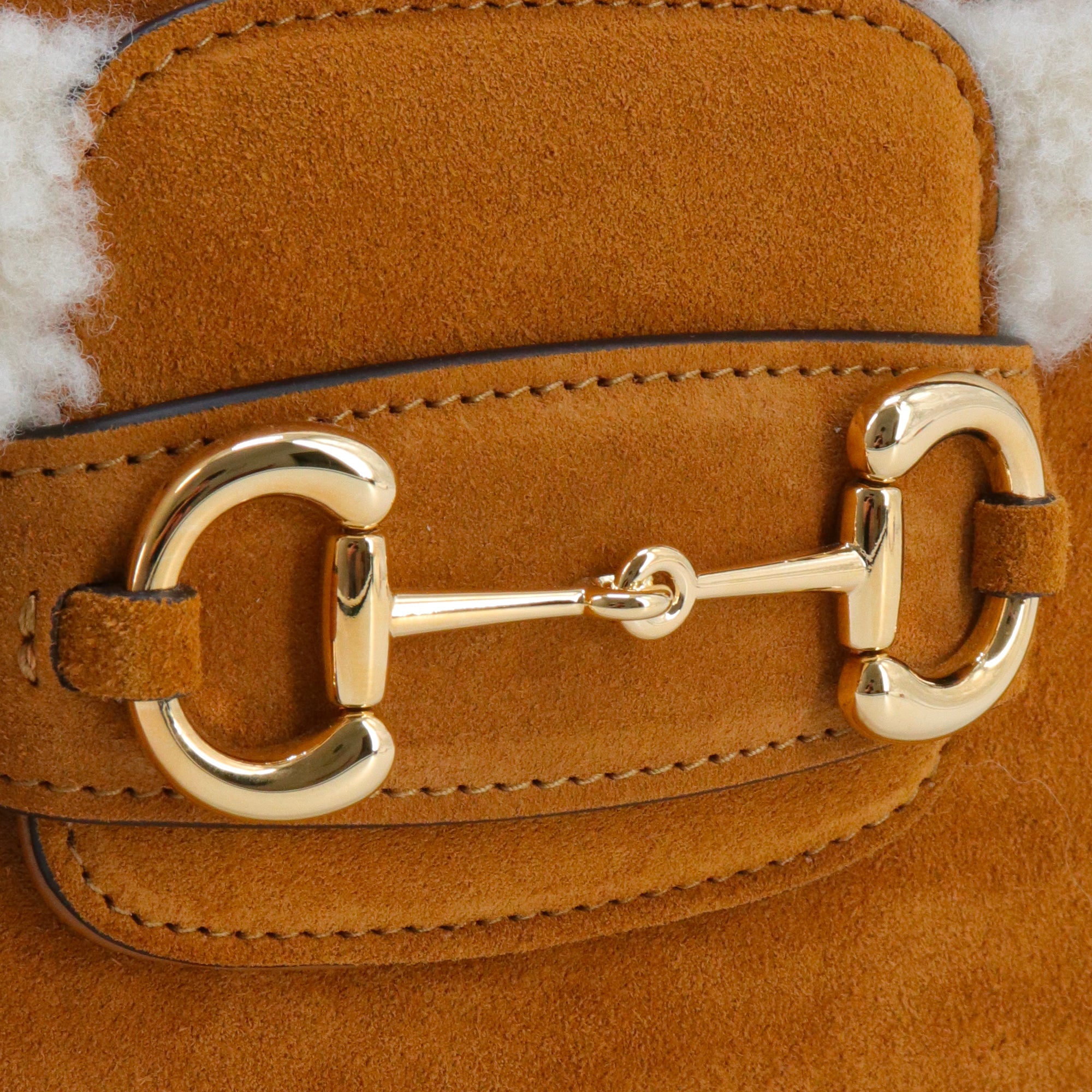 GUCCI - Sac à bandoulière Horsebit 1955 Gucci en daim camel et fourrure