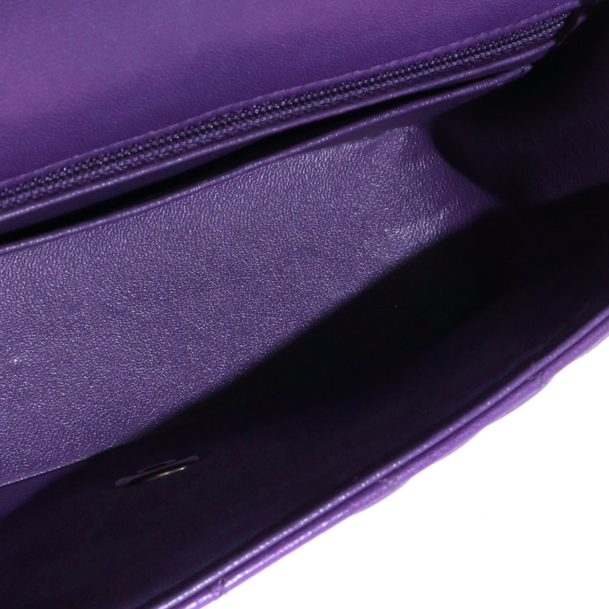 CHANEL - Sac à bandoulière Classique/Timeless Chanel mini rectangle en cuir violet