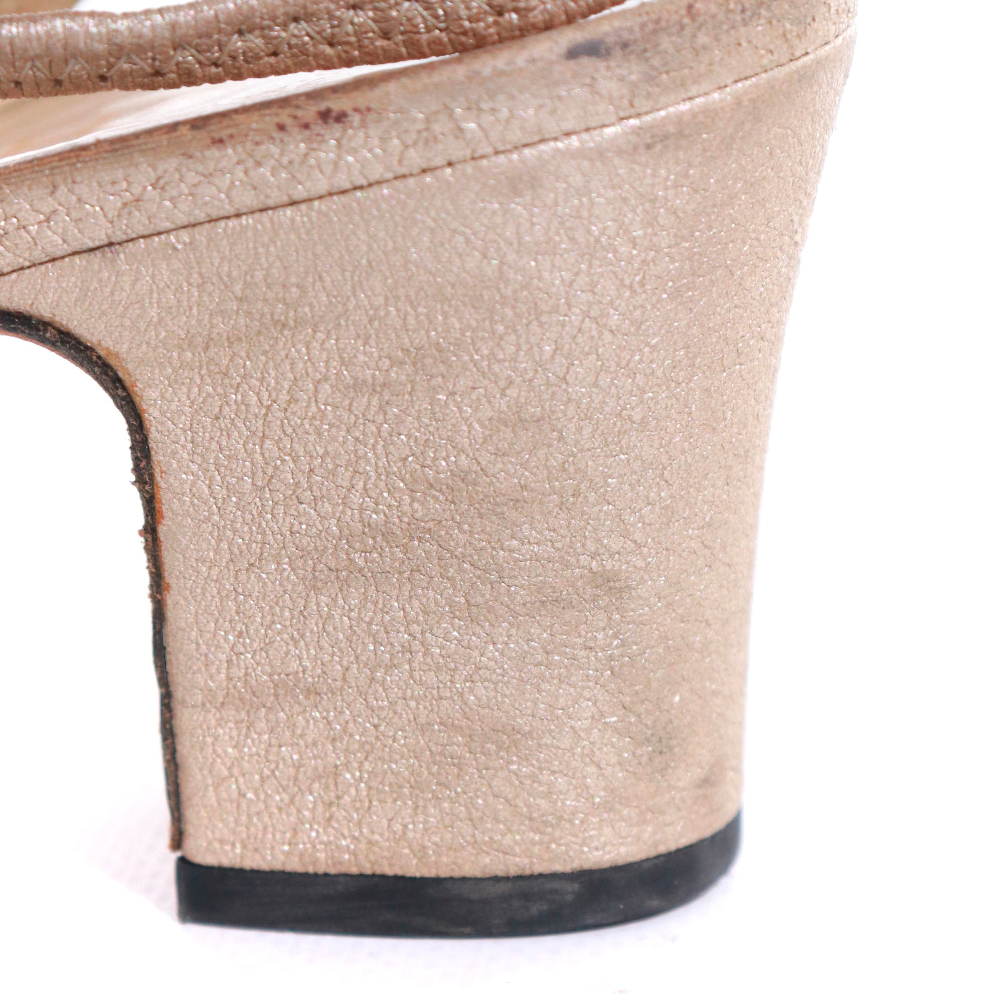 CHANEL - Sandales à talon Slingback Chanel en cuir doré (T37)
