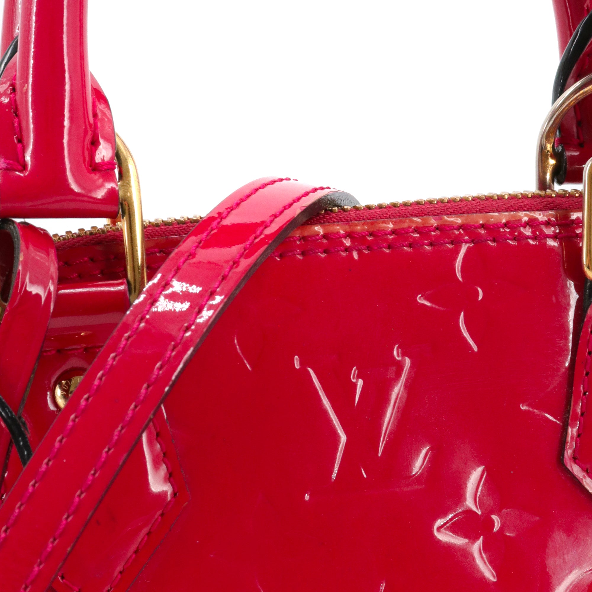 LOUIS VUITTON - Sac à bandoulière Alma BB Louis Vuitton en cuir verni rouge framboise