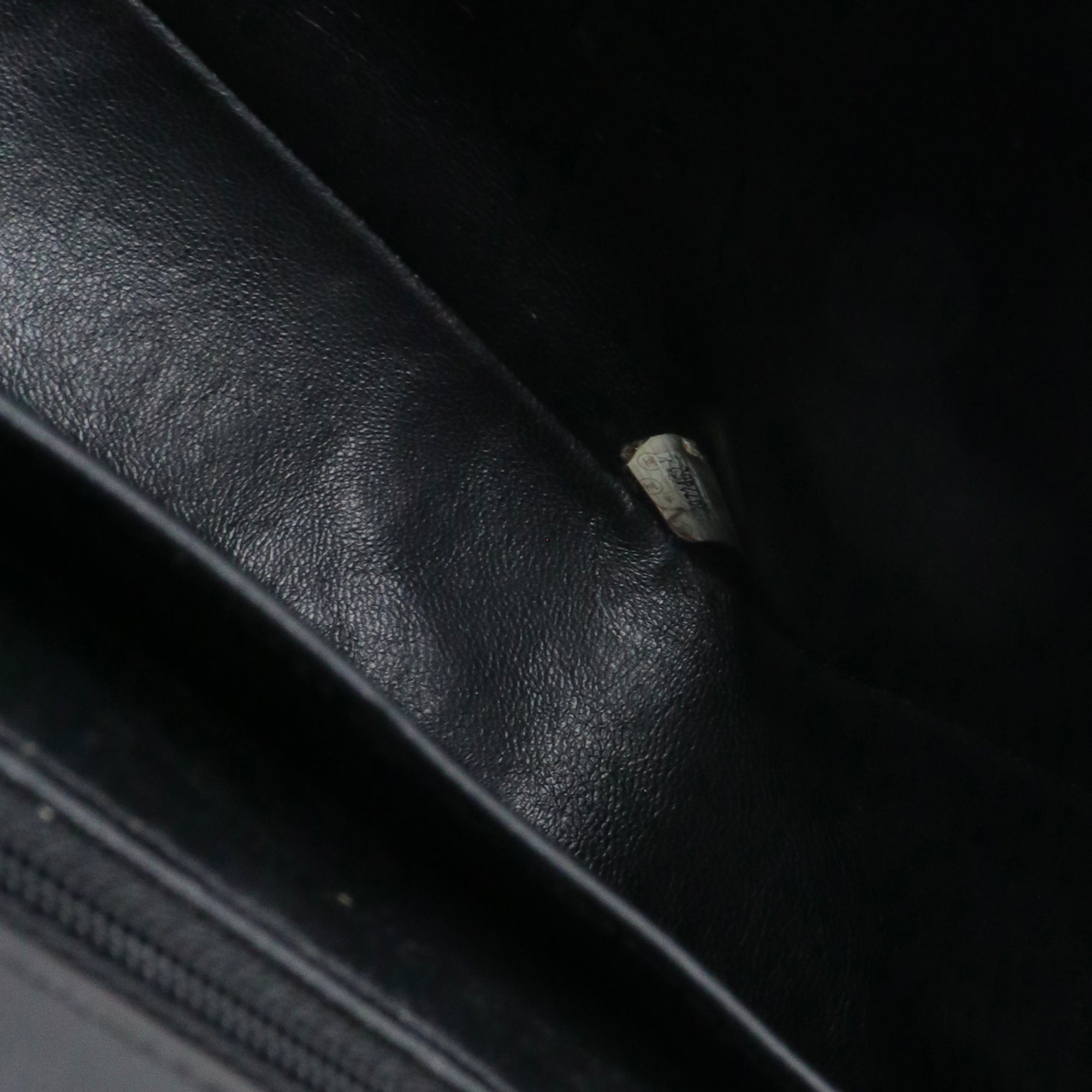 CHANEL - Sac à bandoulière Classique/Timeless Jumbo Chanel en cuir lisse noir vintage