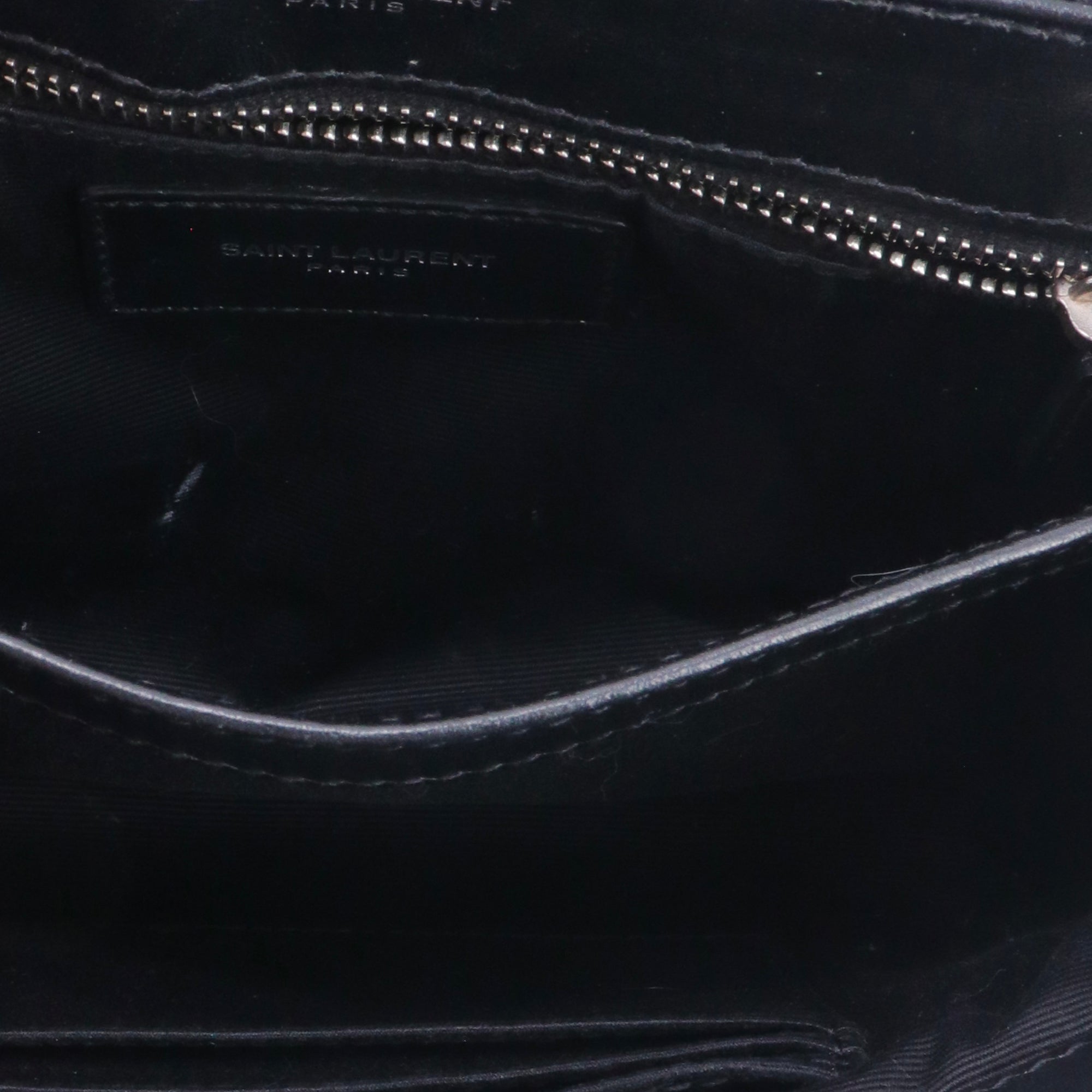 SAINT LAURENT - Sac à bandoulière Loulou Toy Saint Laurent en cuir chevron noir