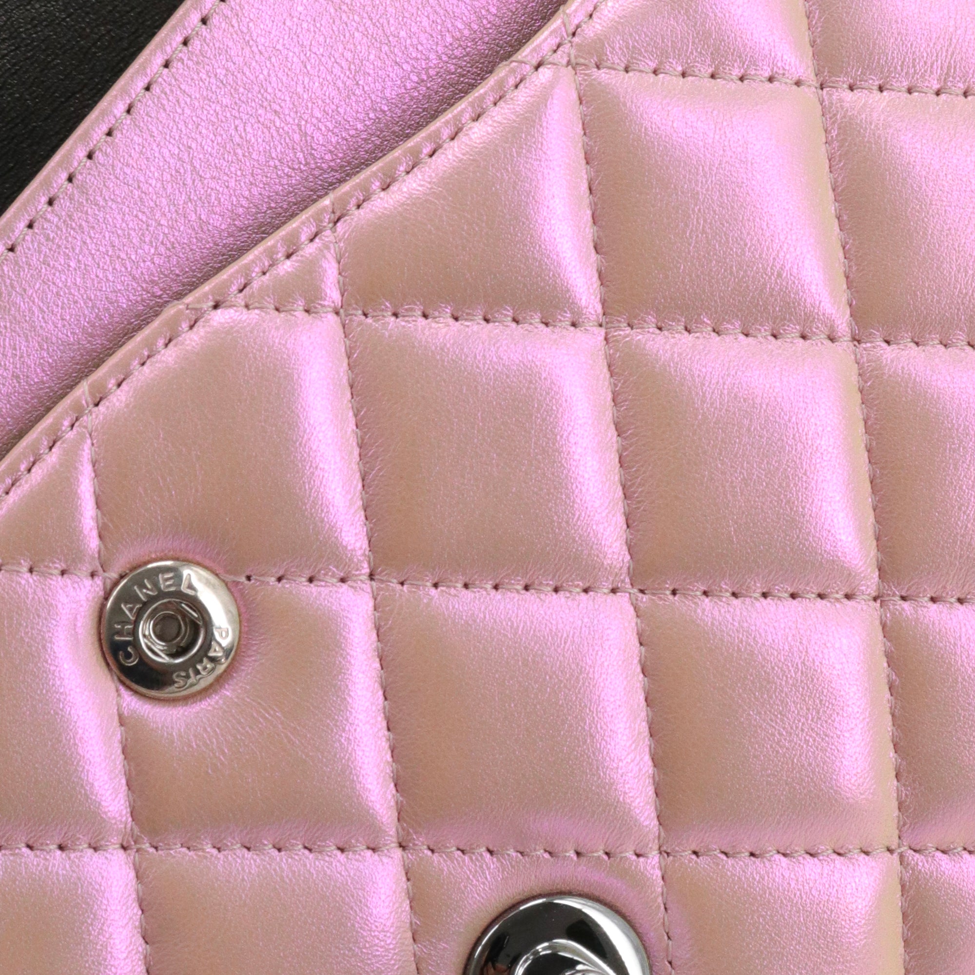 CHANEL - Sac à main Classique/Timeless 11.12 Chanel en cuir irisé rose