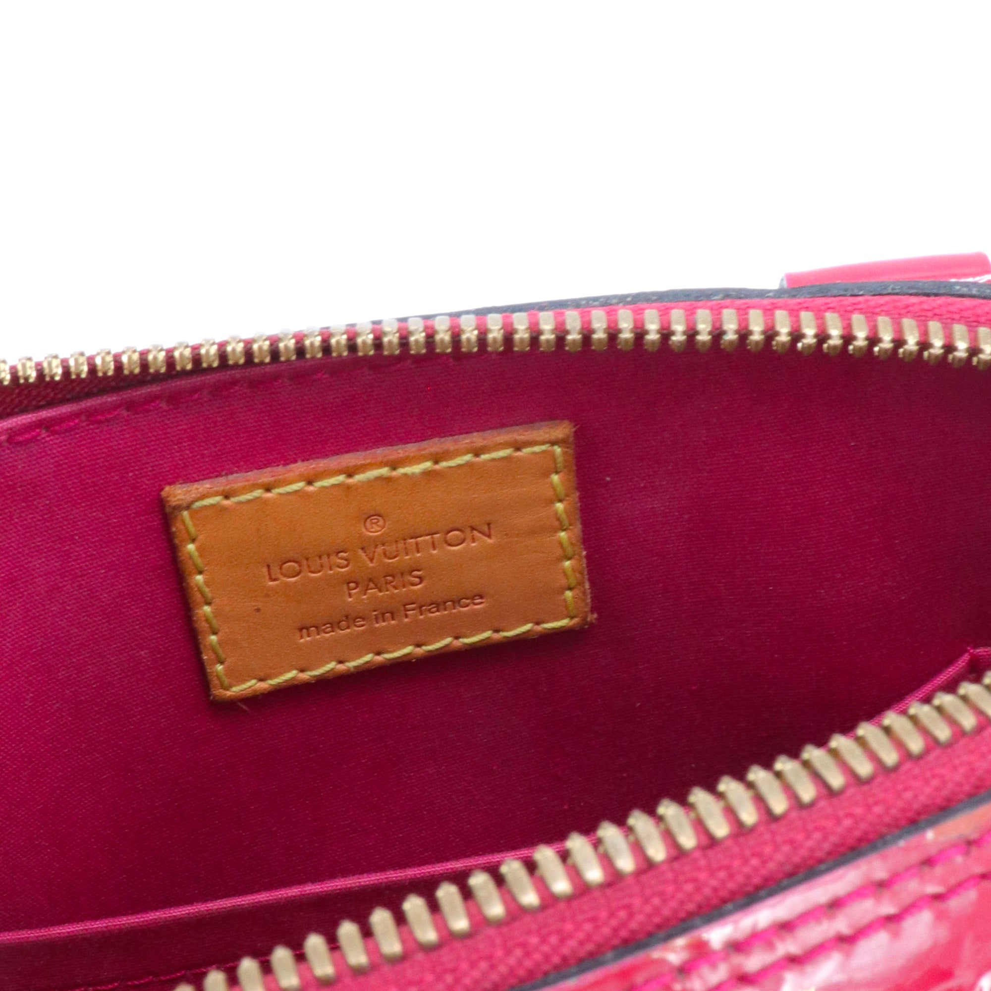 LOUIS VUITTON - Sac à bandoulière Alma BB Louis Vuitton en cuir verni rouge framboise