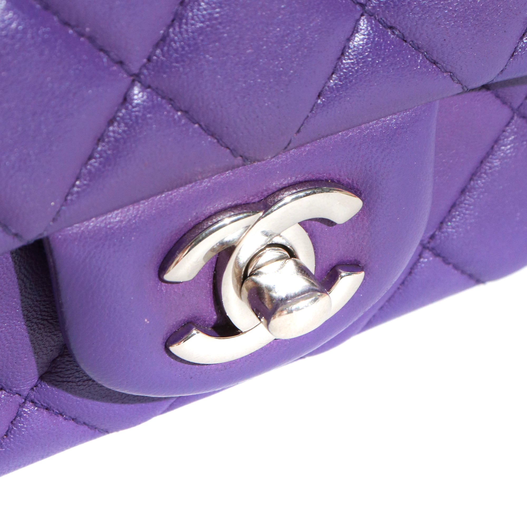 CHANEL - Sac à bandoulière Classique/Timeless Chanel mini rectangle en cuir violet
