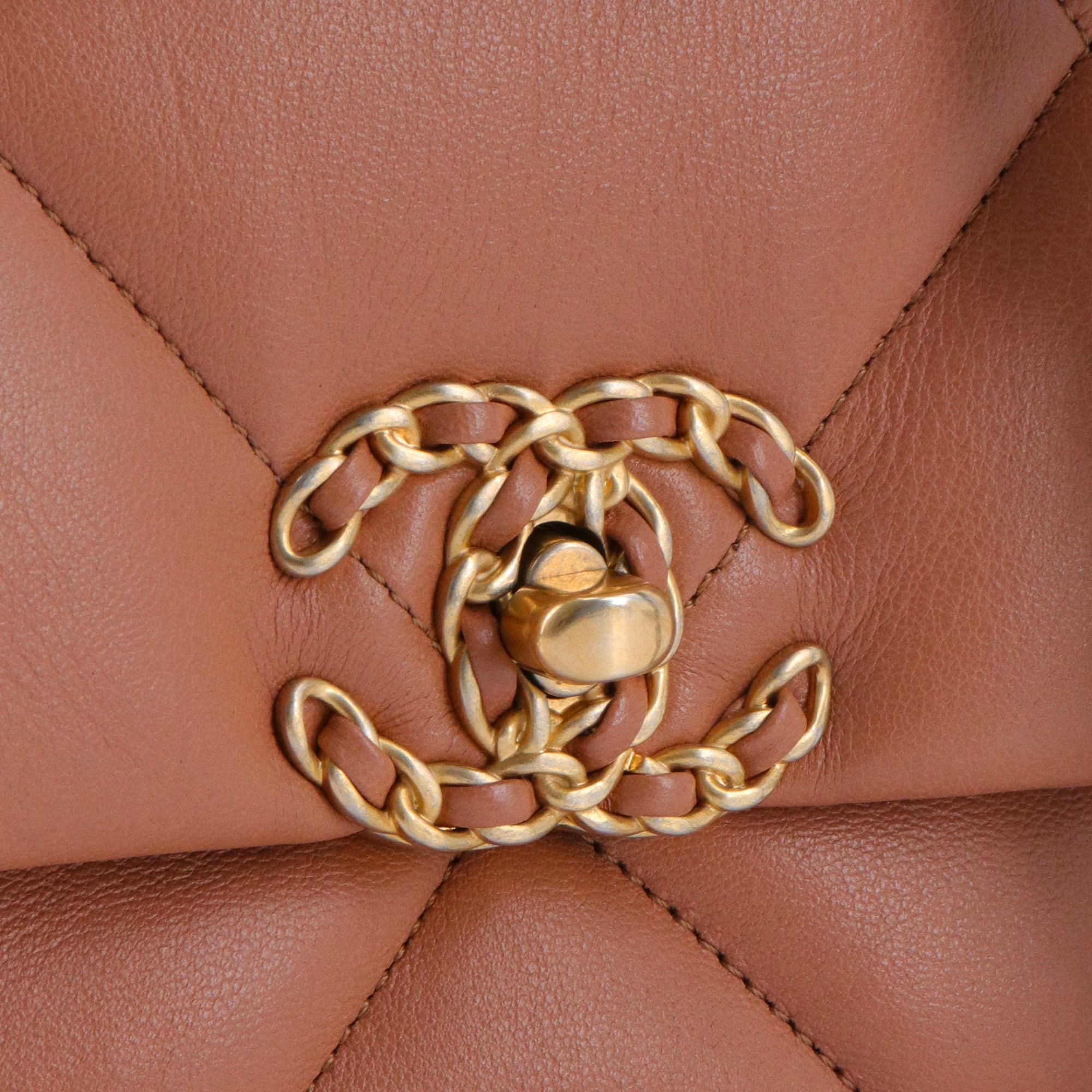 CHANEL - Sac à bandoulière 19 Chanel en cuir marron