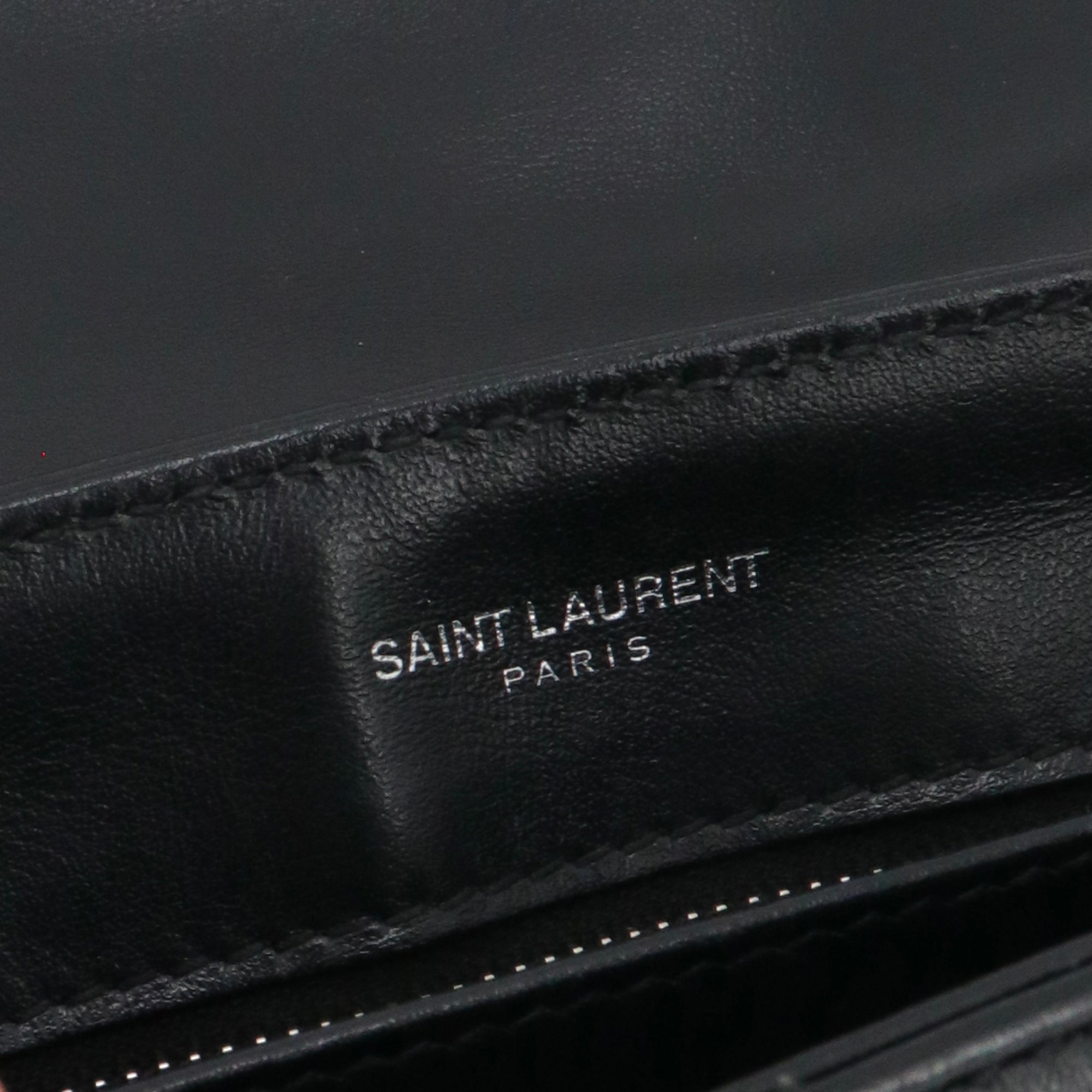 SAINT LAURENT - Sac à bandoulière Loulou Toy Saint Laurent en cuir chevron noir