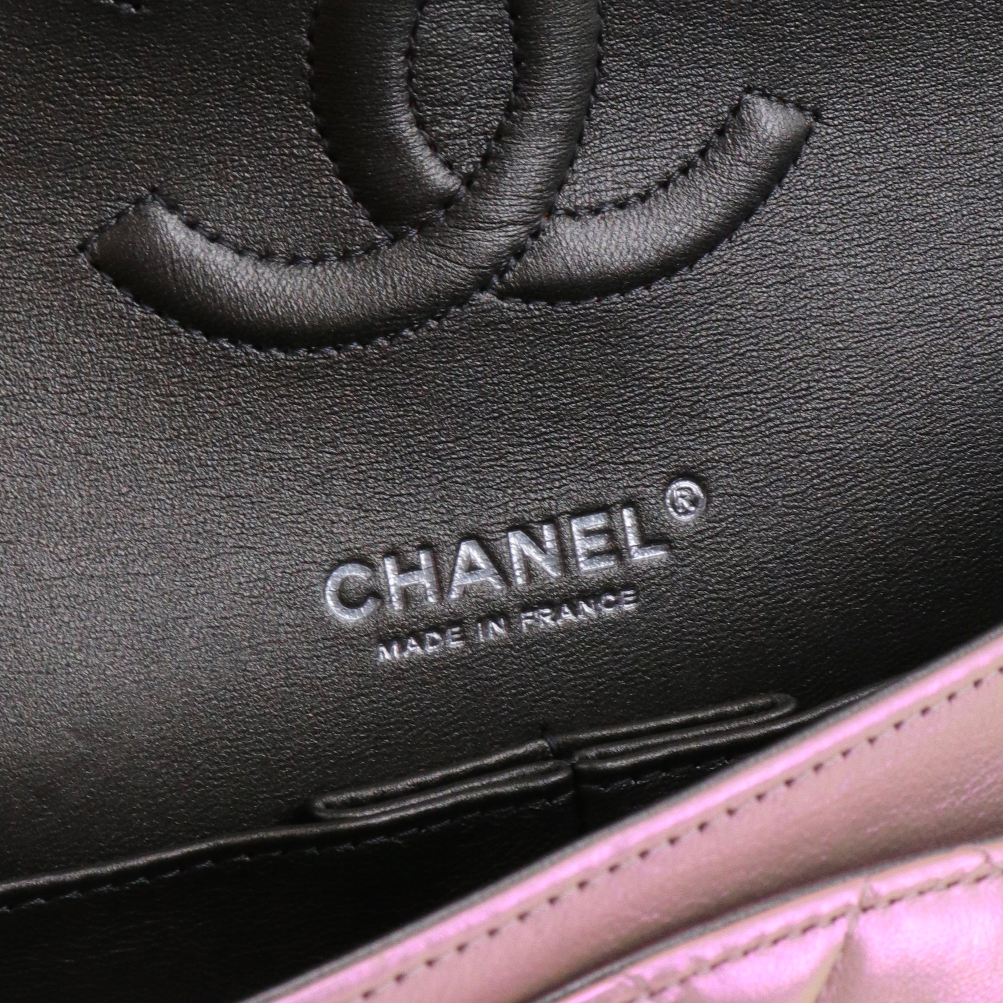 CHANEL - Sac à main Classique/Timeless 11.12 Chanel en cuir irisé rose