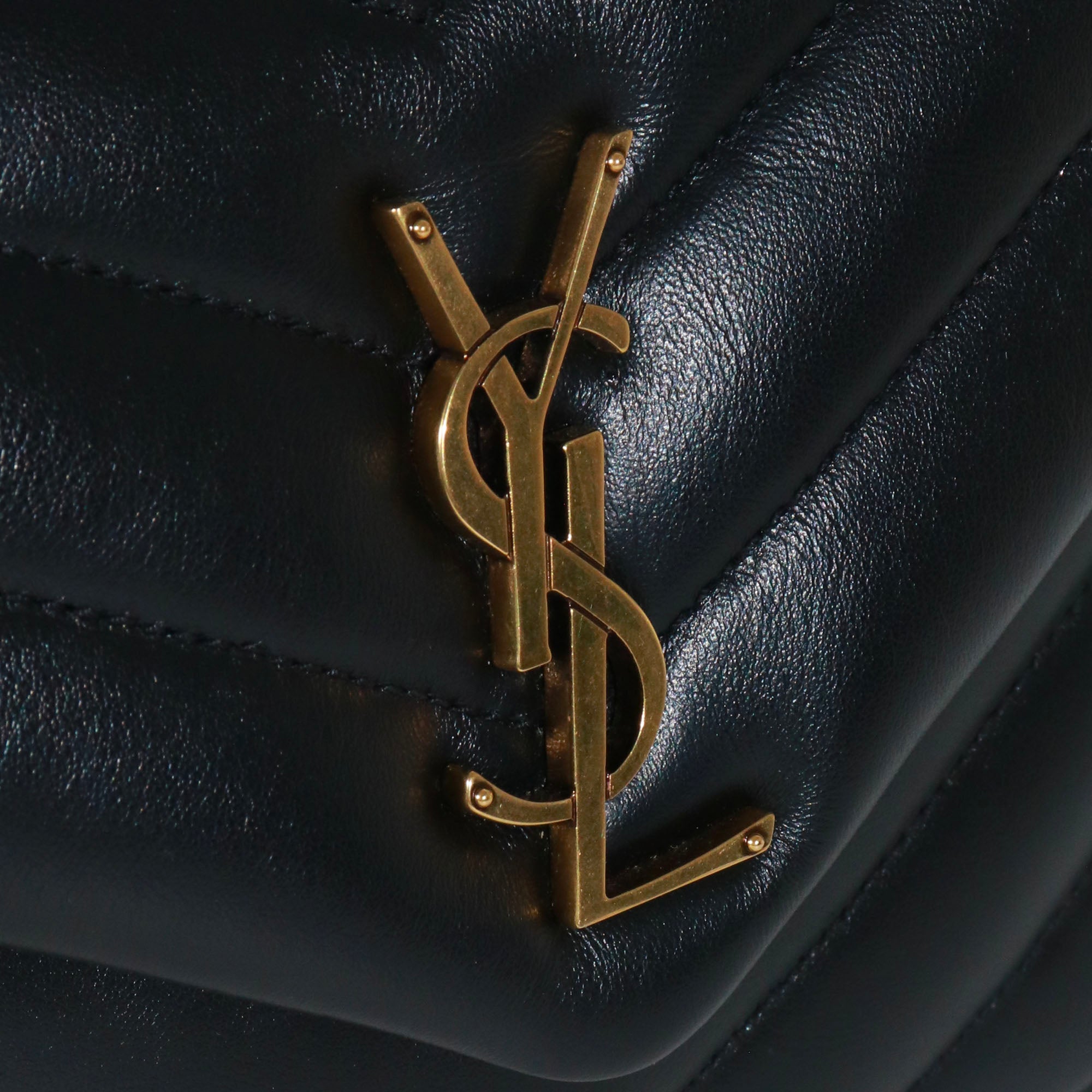 SAINT LAURENT - Sac à bandoulière Loulou small Saint Laurent en cuir matelassé noir