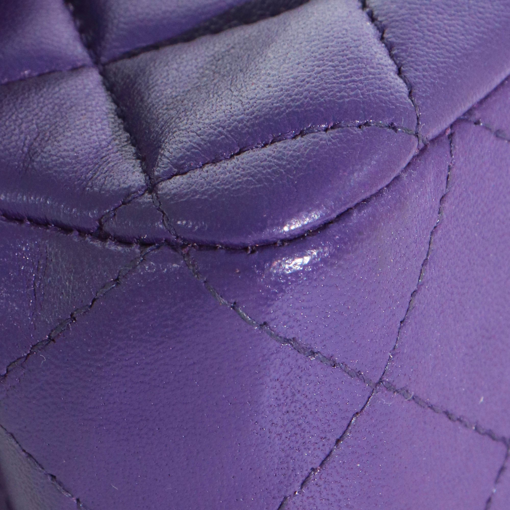 CHANEL - Sac à bandoulière Classique/Timeless Chanel mini rectangle en cuir violet