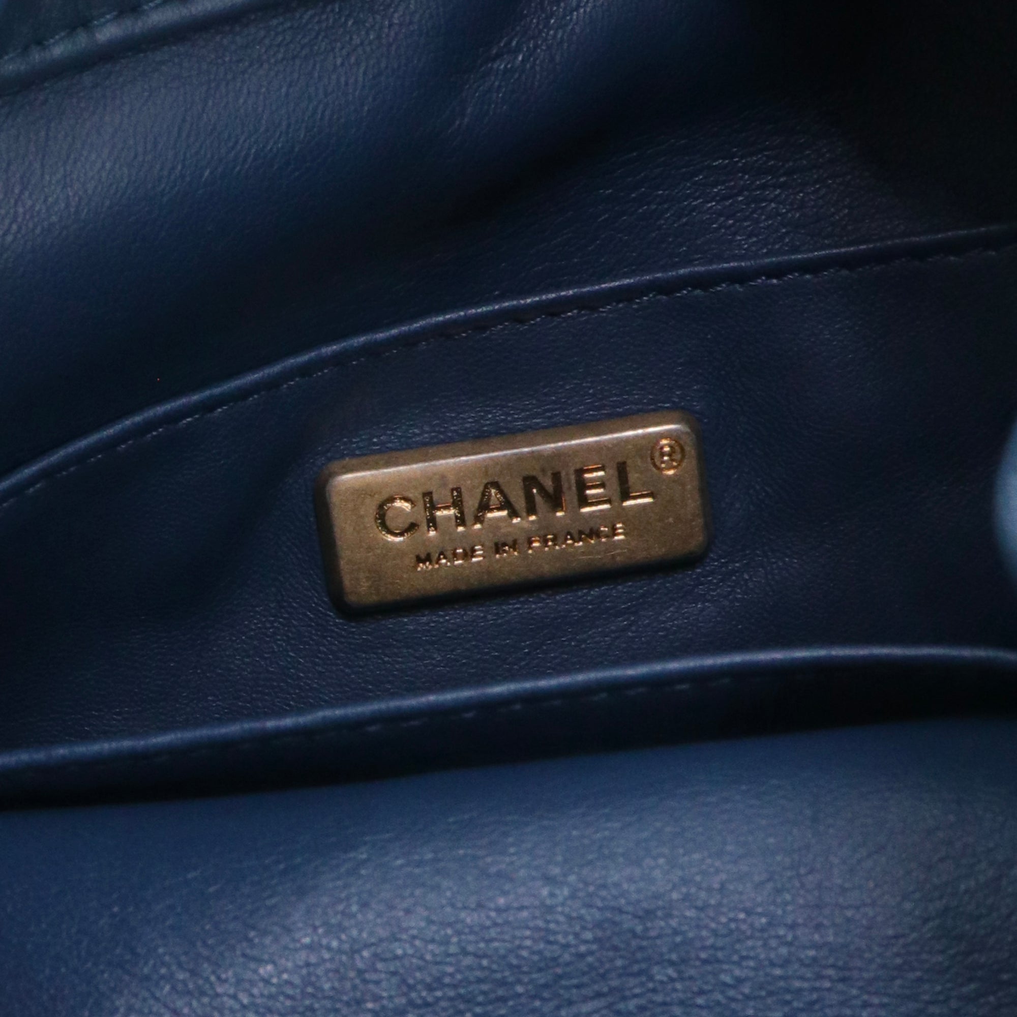 CHANEL - Sac à bandoulière Gabrielle Bucket Chanel en cuir lisse et exotique bleu