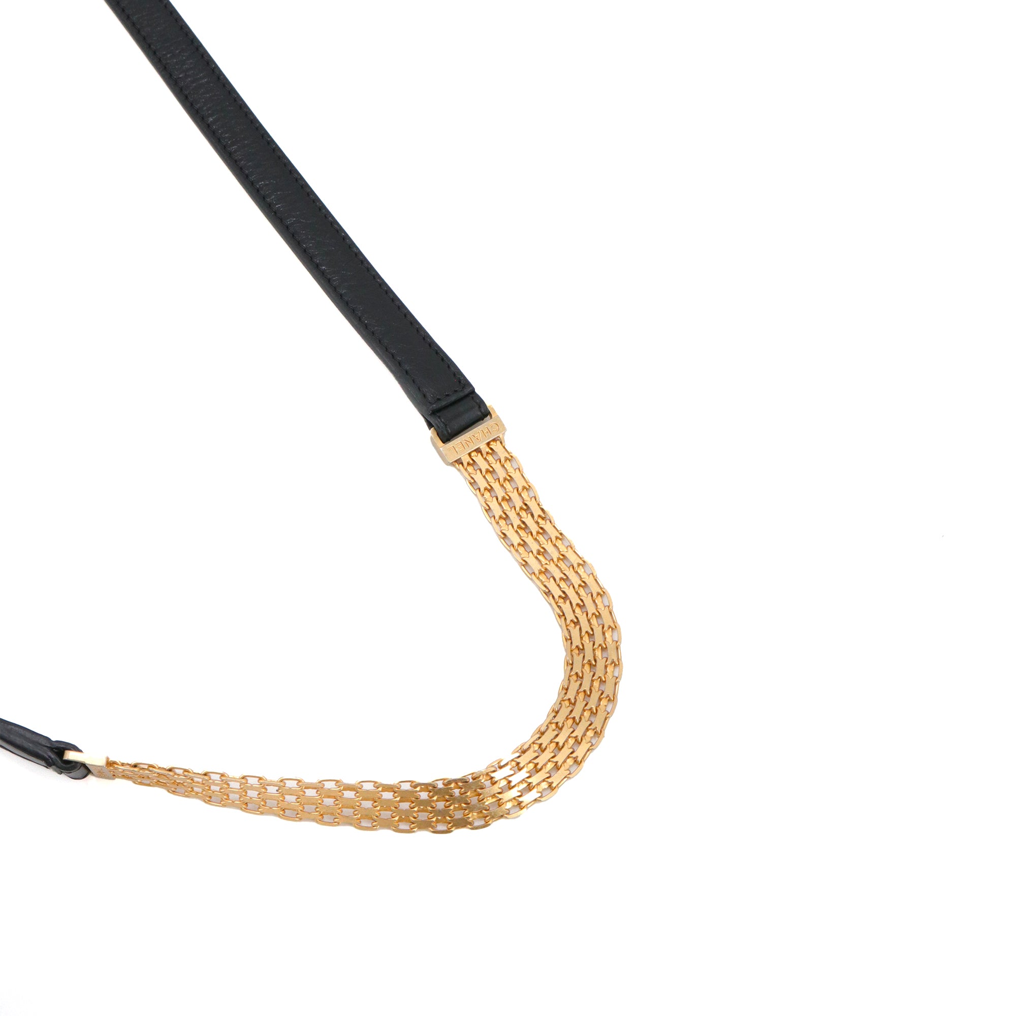 CHANEL - Sac à bandoulière Médaille Chanel en cuir chevron noir