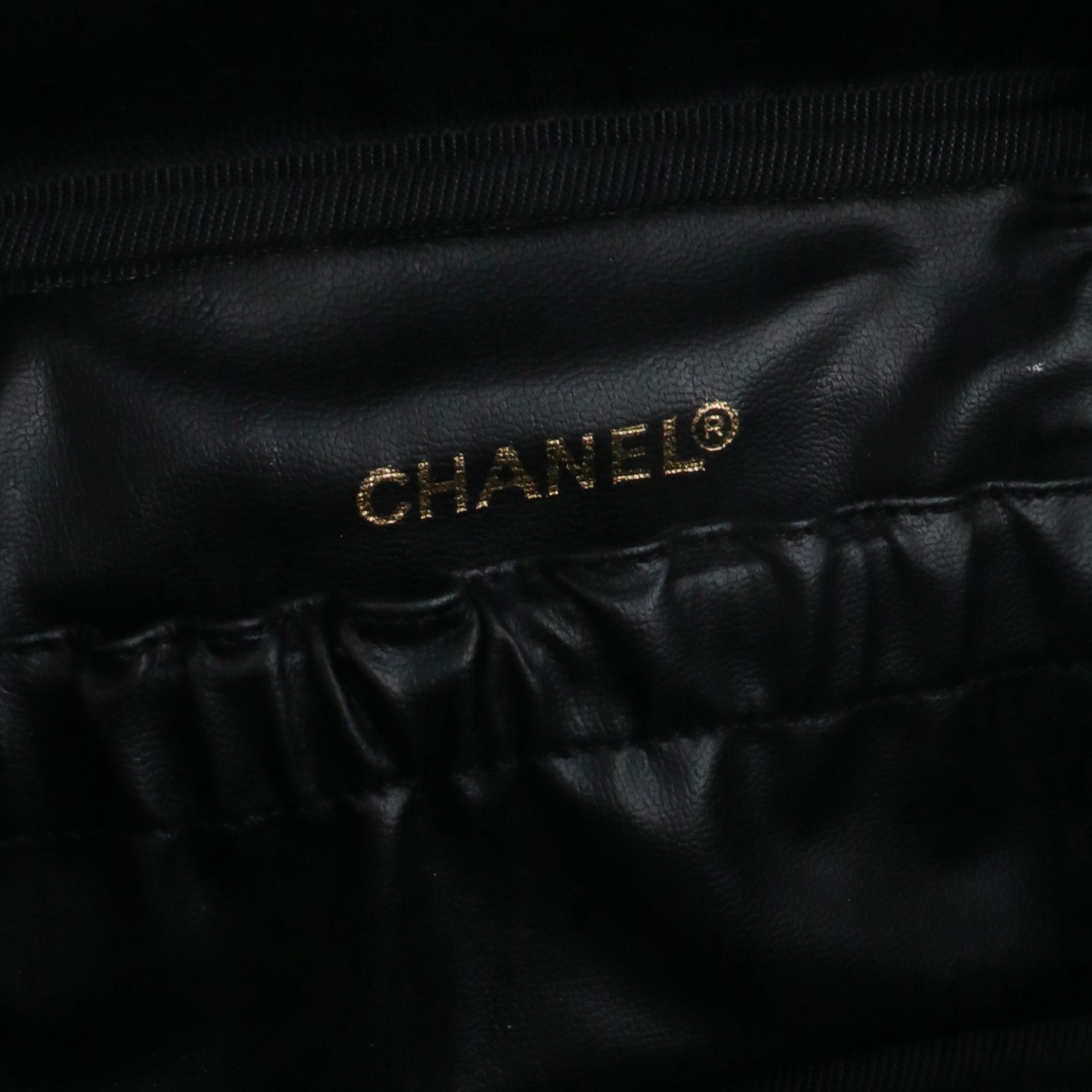 CHANEL - Sac à main Vanity Chanel en cuir caviar noir vintage