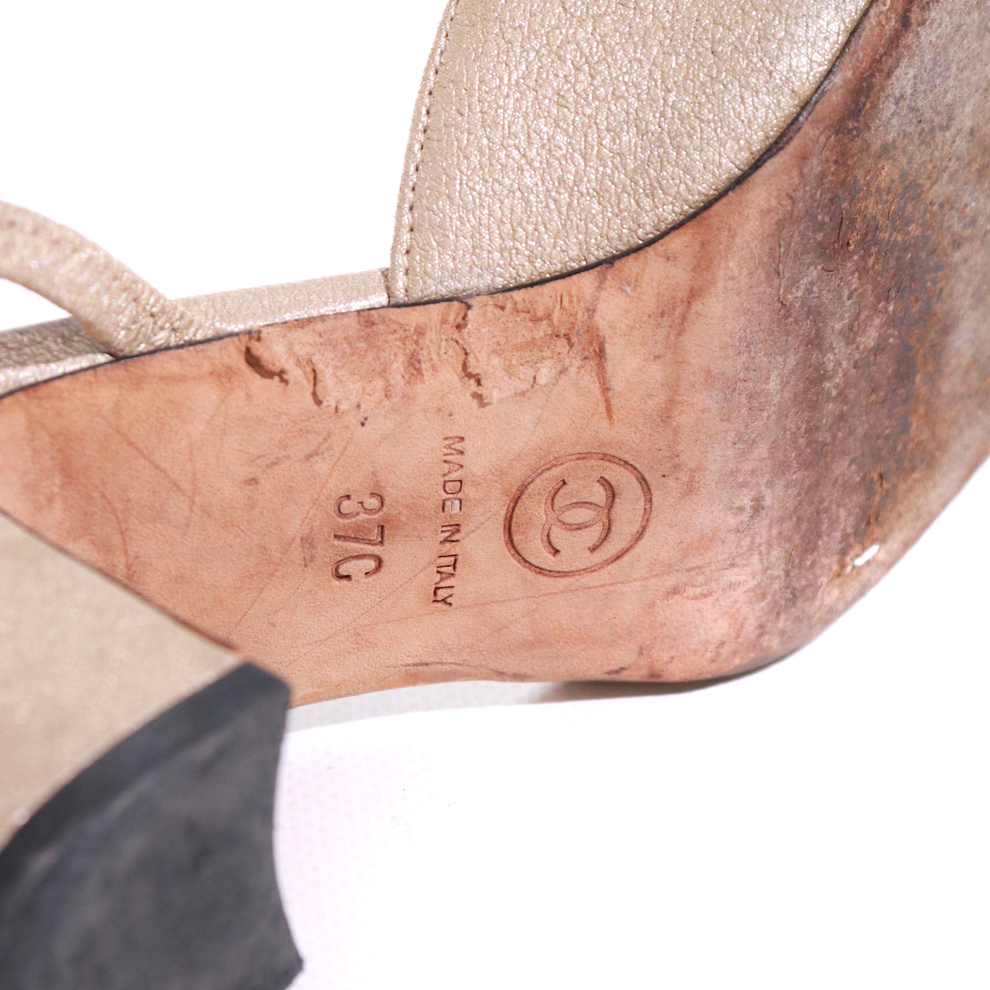 CHANEL - Sandales à talon Slingback Chanel en cuir doré (T37)