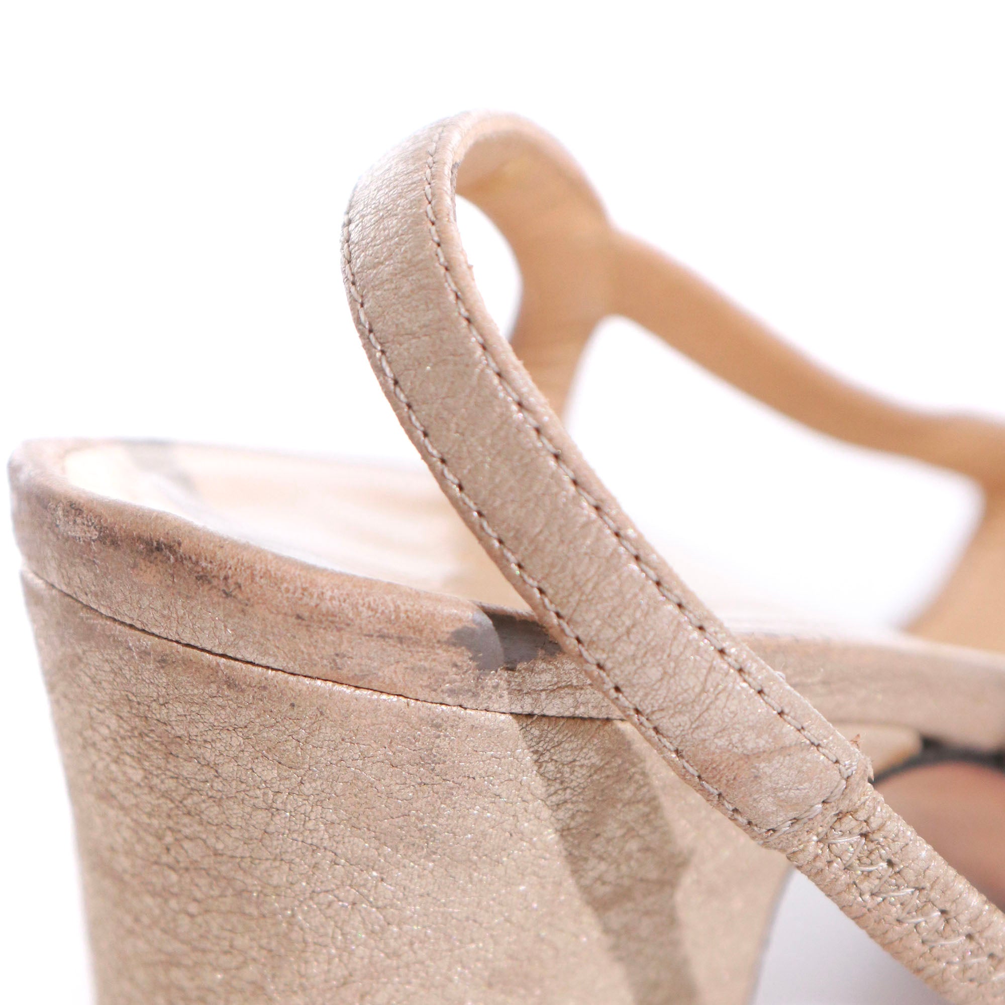 CHANEL - Sandales à talon Slingback Chanel en cuir doré (T37)
