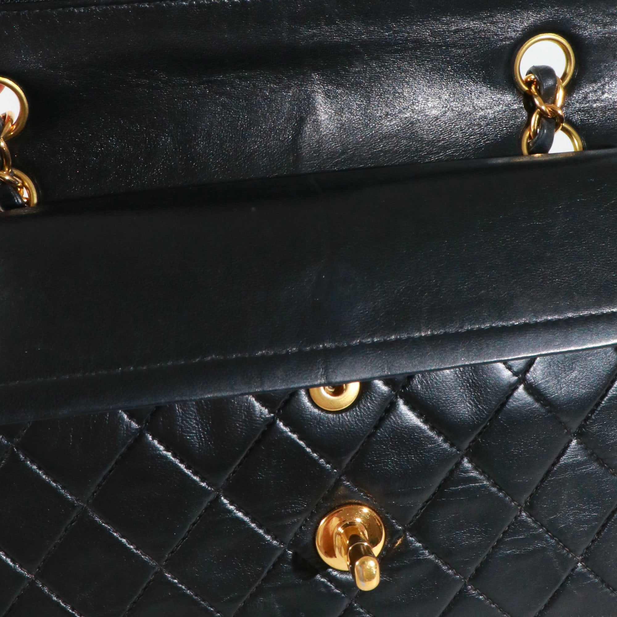 CHANEL - Sac à main Timeless 23 Chanel double flap en cuir matelassé noir vintage