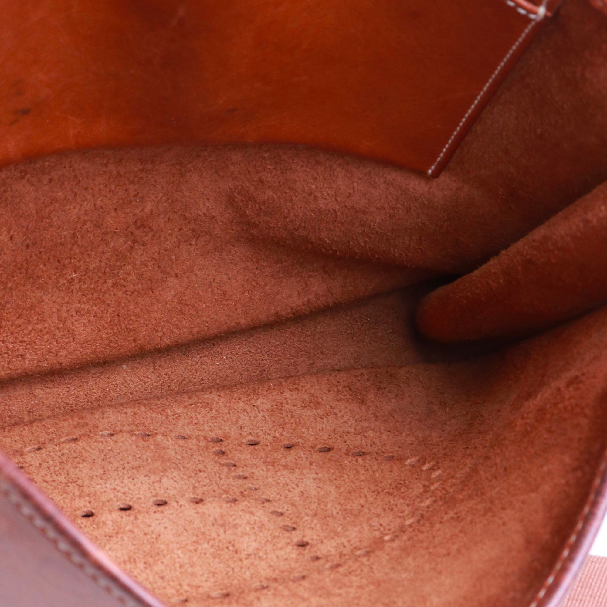 HERMÈS - Sac à bandoulière Evelyne Hermès en cuir barenia gold vintage