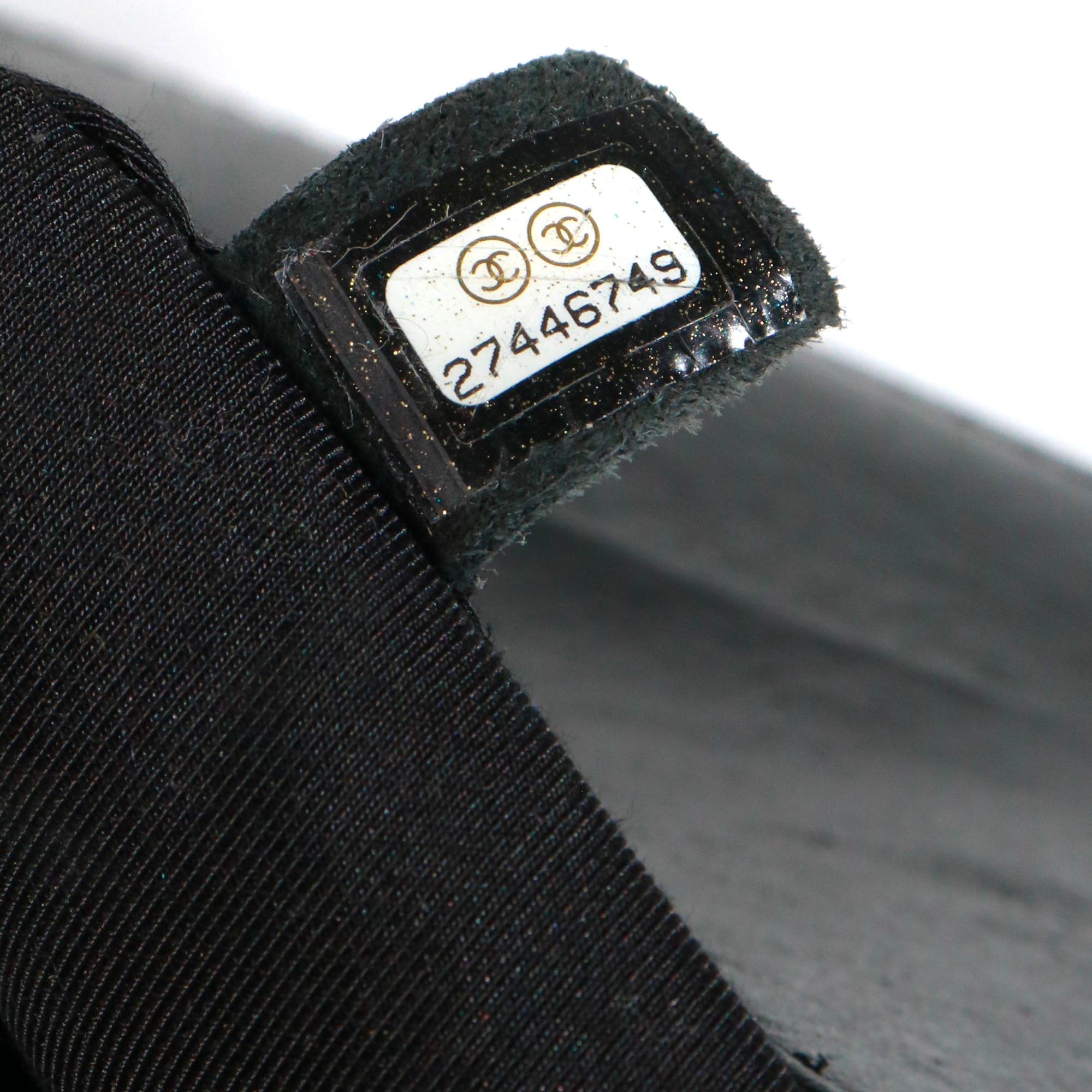 CHANEL - Sac à bandoulière Coco Curve Flap Messenger en cuir matelassé noir