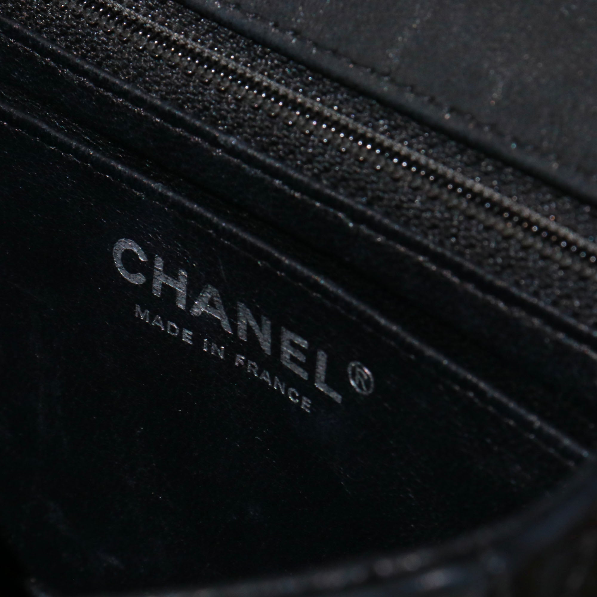 CHANEL - Sac à bandoulière Timeless Mini Square Chanel en cuir matelassé noir