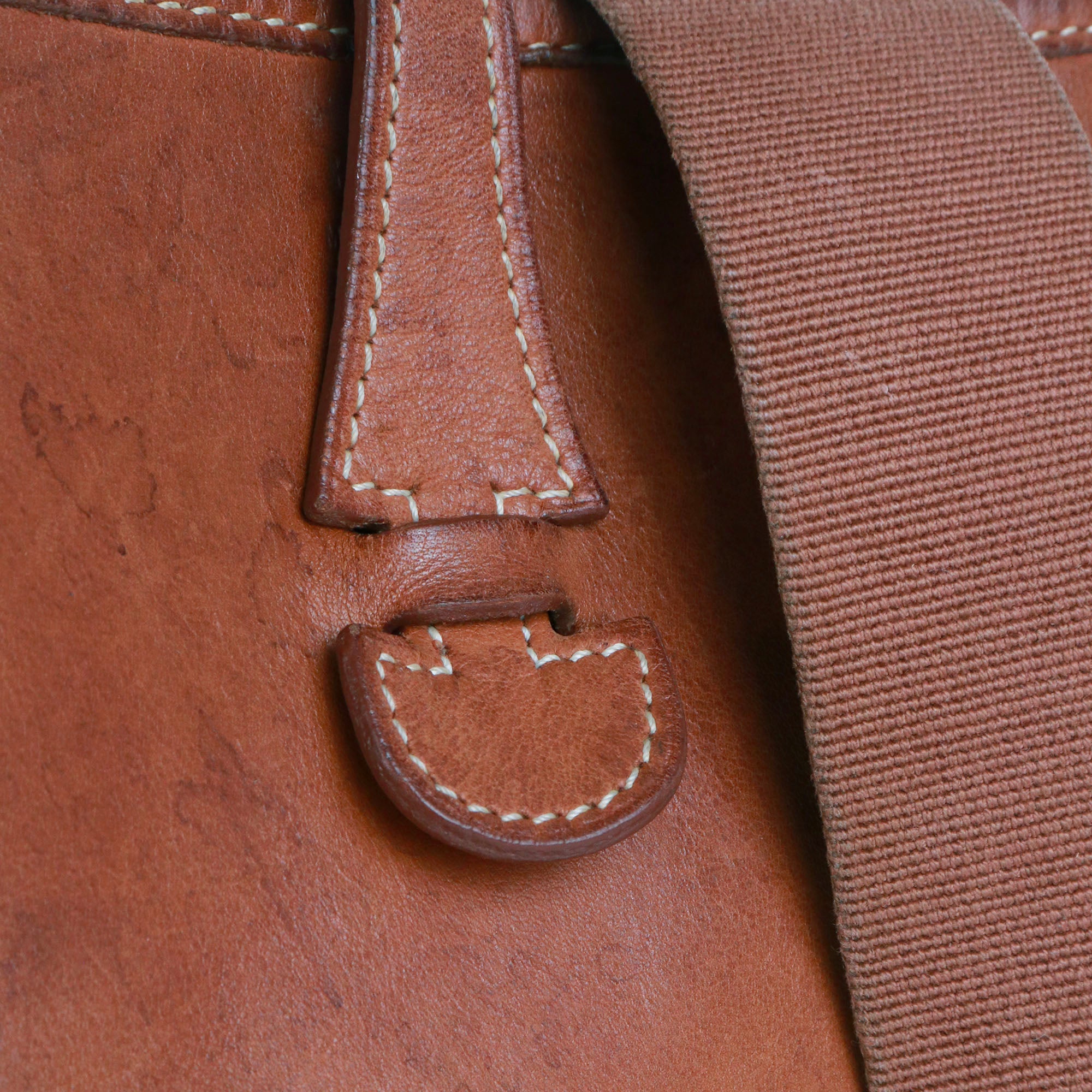 HERMÈS - Sac à bandoulière Evelyne Hermès en cuir barenia gold vintage