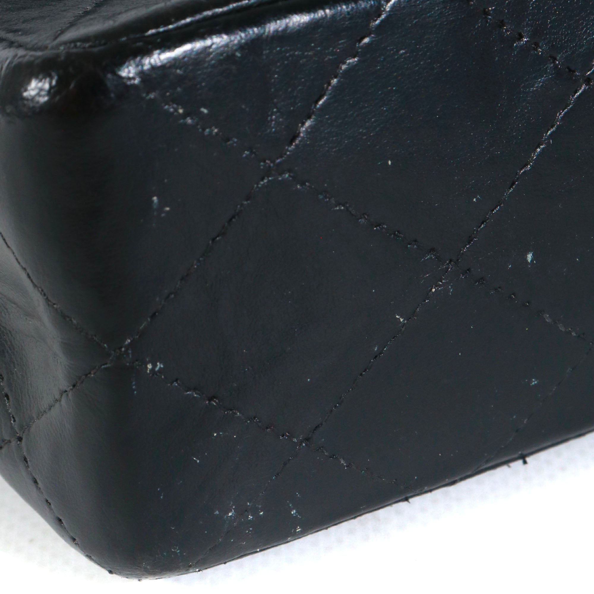 CHANEL - Sac à main Timeless 23 Chanel double flap en cuir matelassé noir vintage