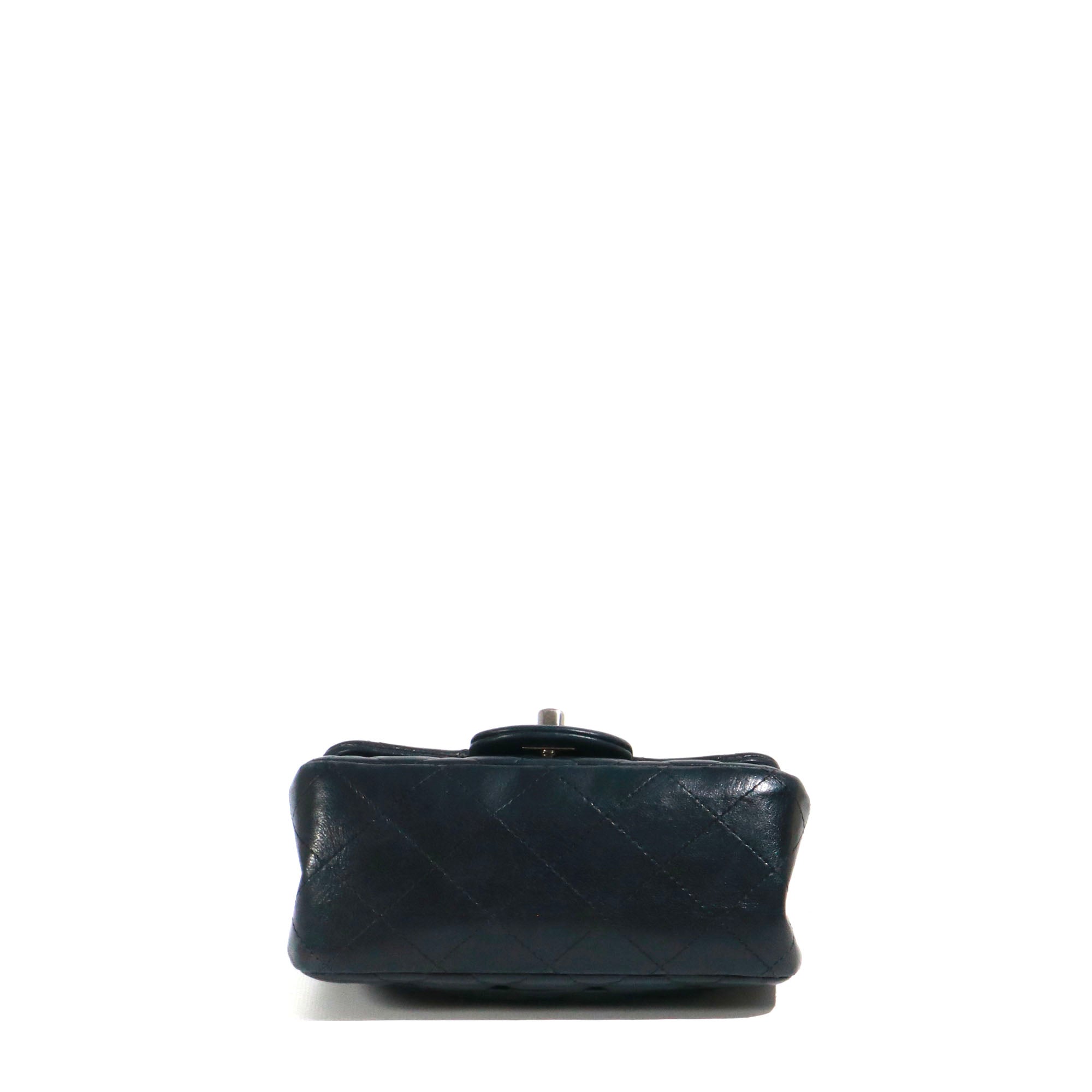 CHANEL - Sac à bandoulière Timeless Mini Square Chanel en cuir matelassé noir