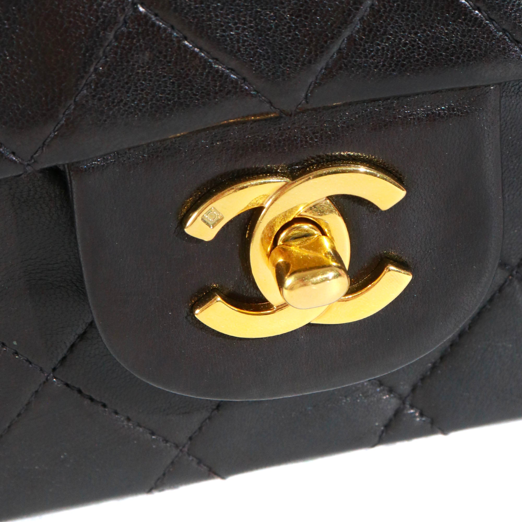 CHANEL - Sac à main Timeless 25 double flap Chanel en cuir matelassé noir vintage