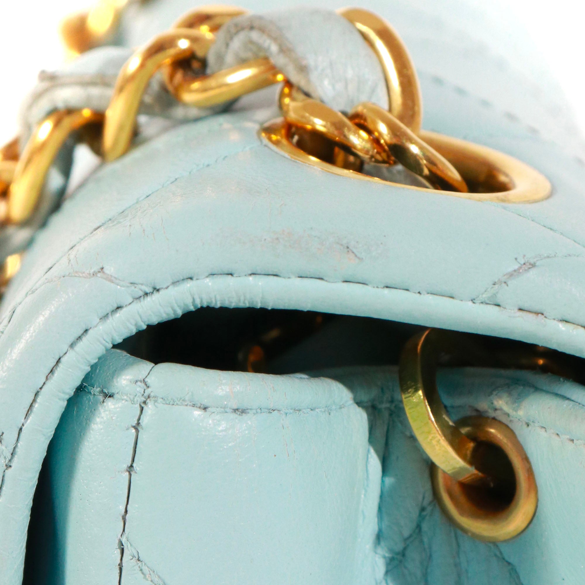 CHANEL - Sac à bandoulière Timeless Mini Square Chanel en cuir bleu vintage