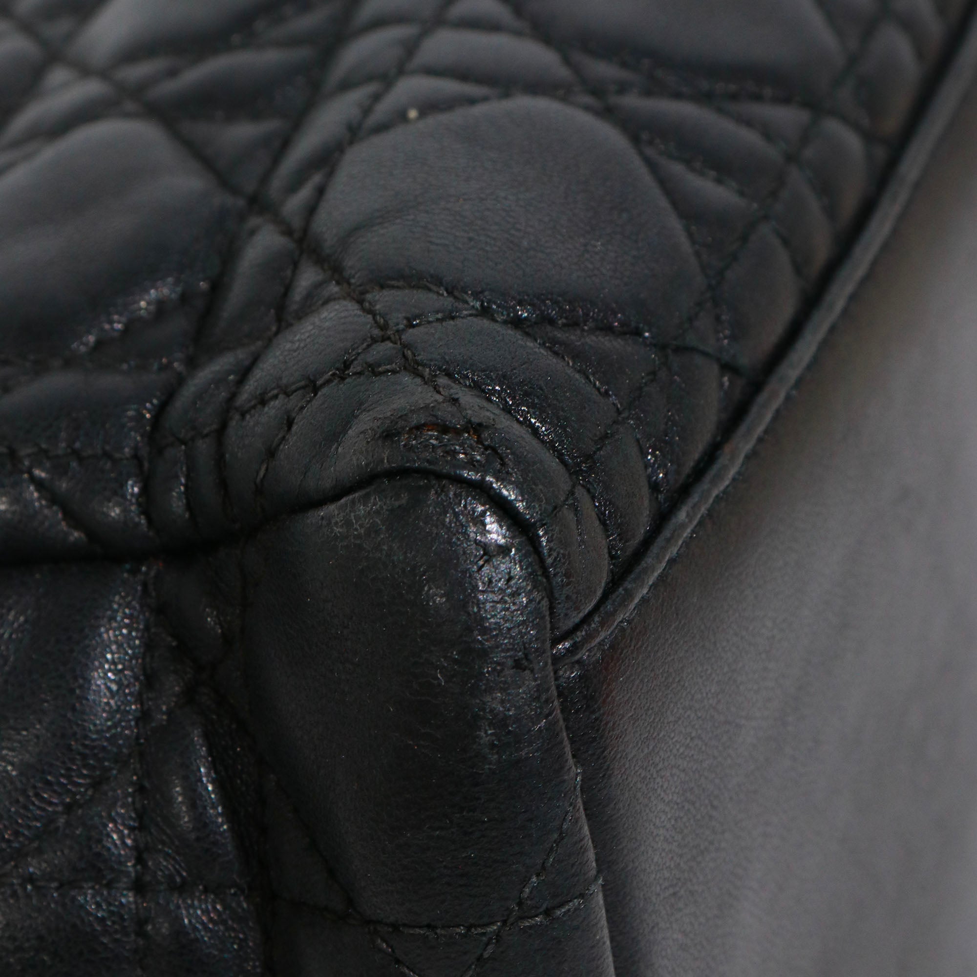 DIOR - Sac à main Lady Dior medium en cuir noir vintage