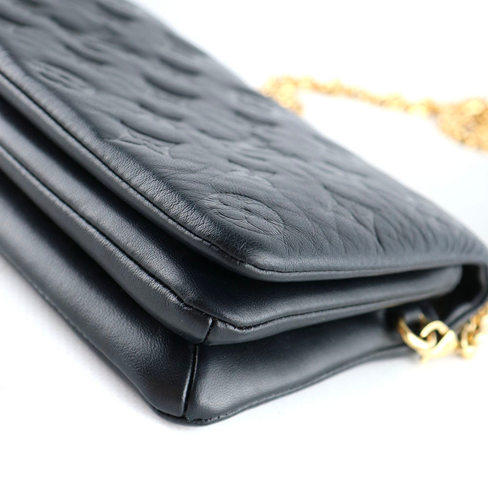 LOUIS VUITTON - Sac à bandoulière Pochette Coussin en cuir noir