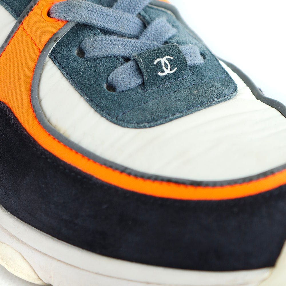CHANEL - CC canvas and suede sneakers (T38)