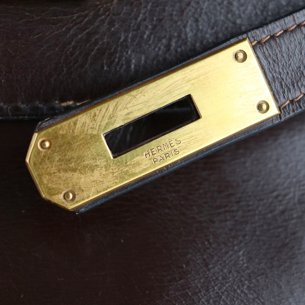 HERMÈS - Sac à main Kelly 32 en cuir box chocolat vintage