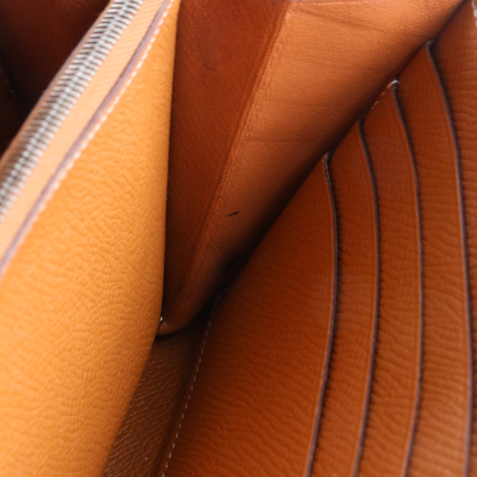 HERMÈS - Portefeuille Kelly en cuir epsom gold