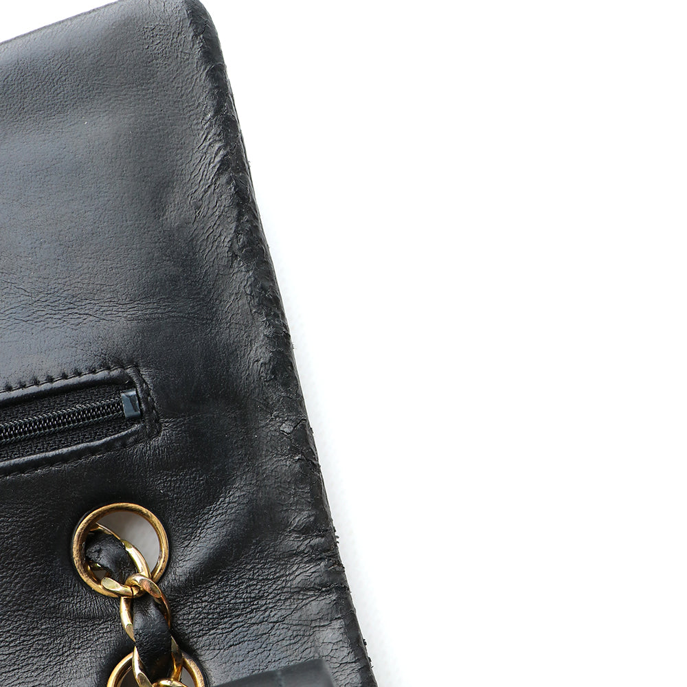 CHANEL - Sac à main Timeless 25 double flap en cuir matelassé noir vintage