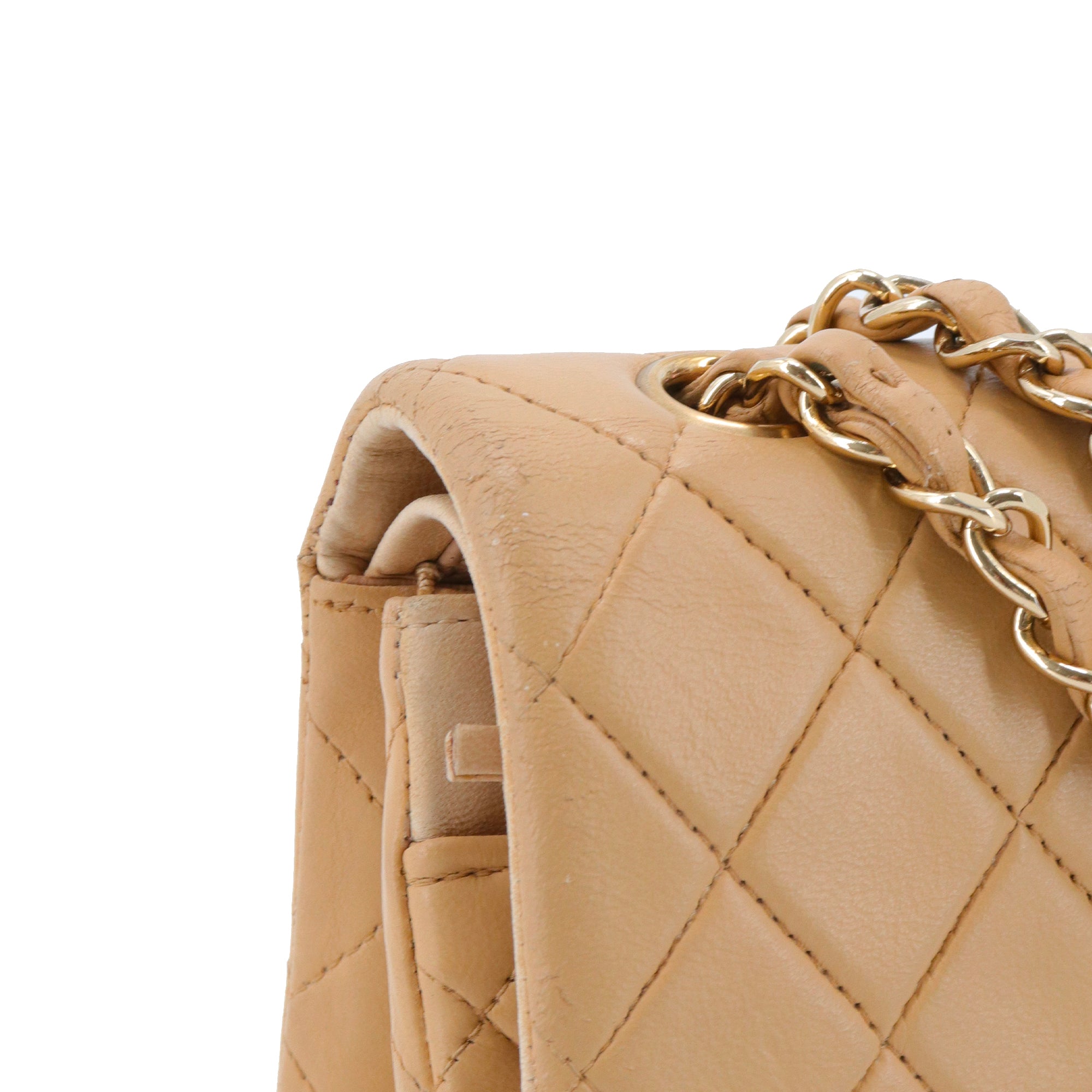 CHANEL - Sac à main Classique/Timeless small Chanel en cuir lisse beige vintage