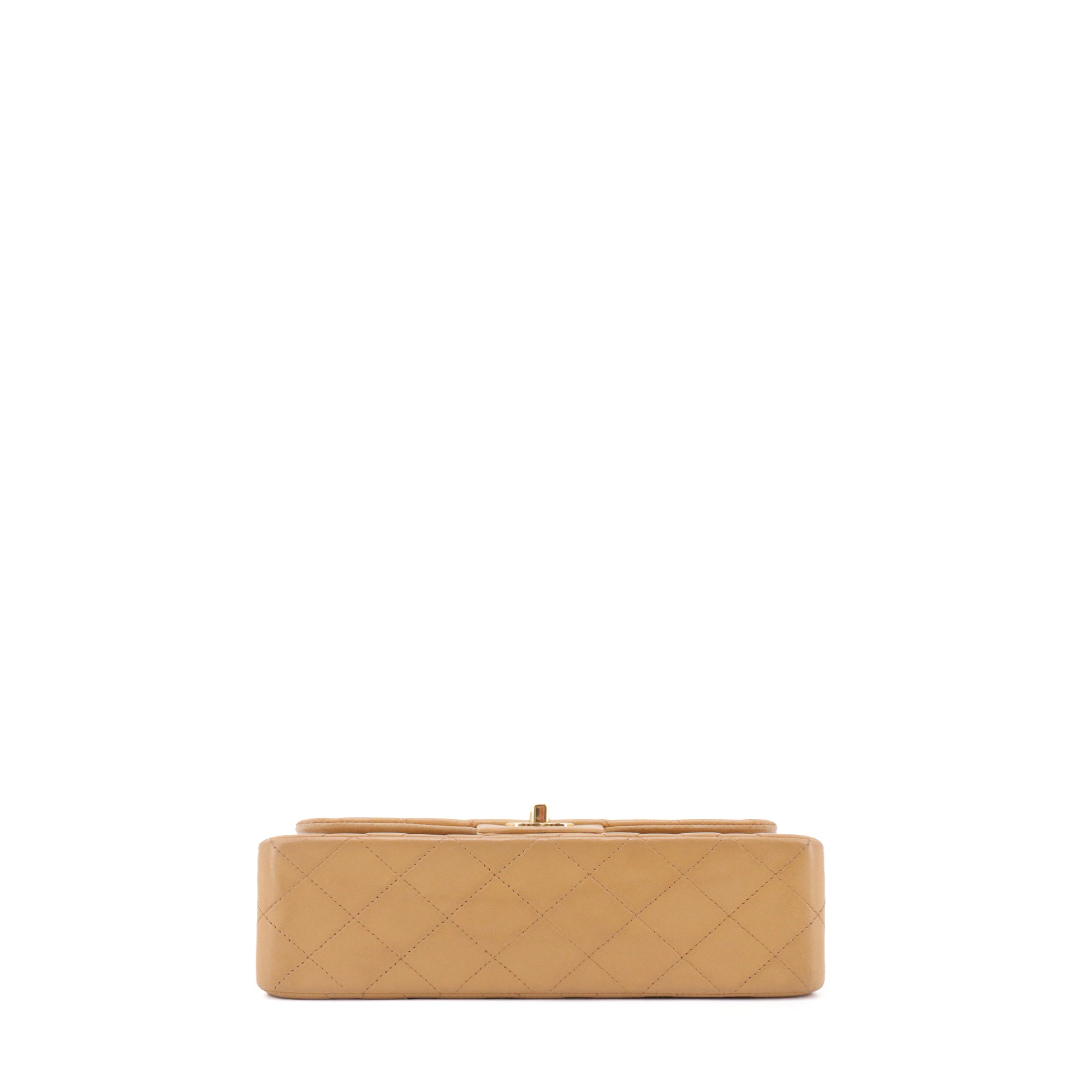 CHANEL - Sac à main Classique/Timeless small Chanel en cuir lisse beige vintage