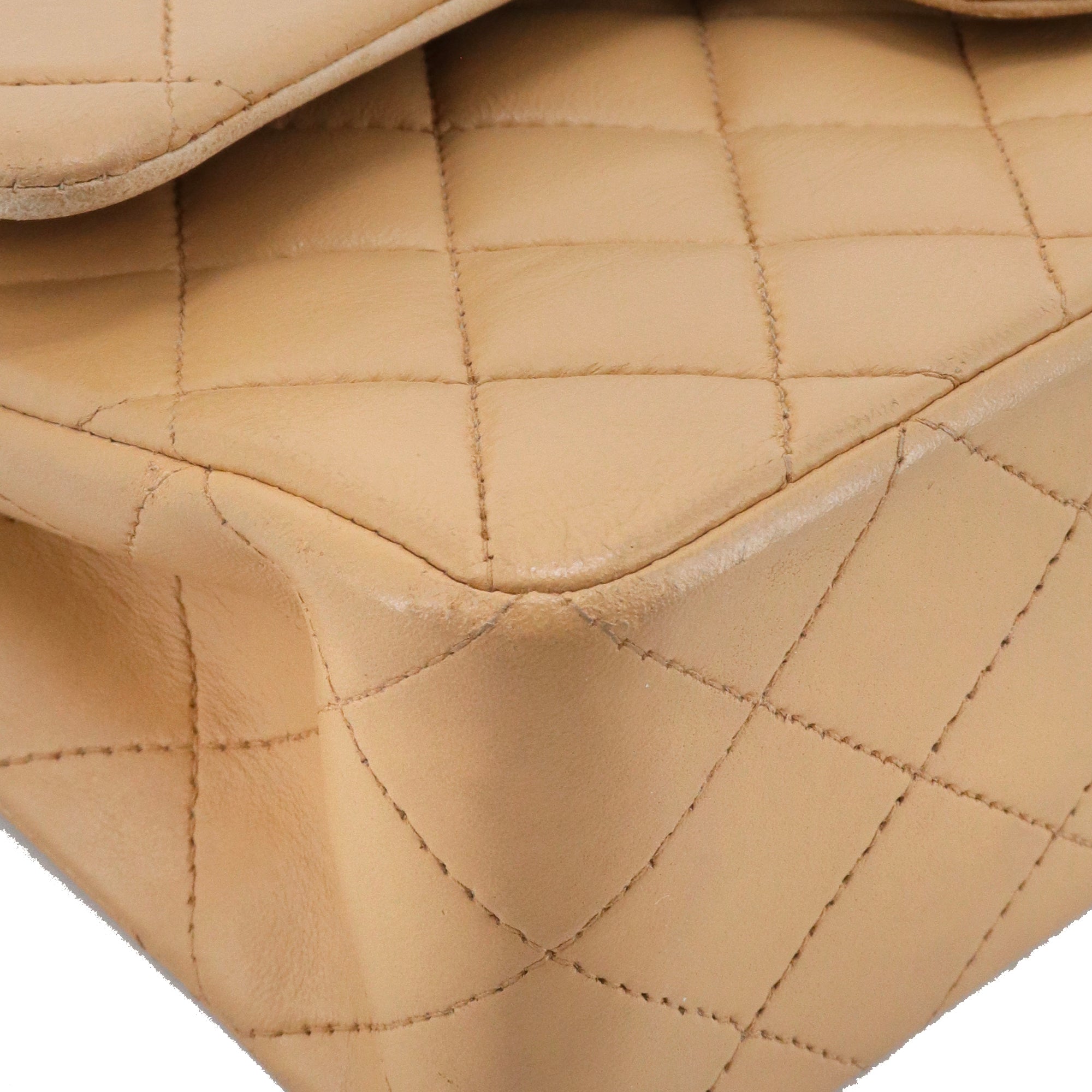 CHANEL - Sac à main Classique/Timeless small Chanel en cuir lisse beige vintage