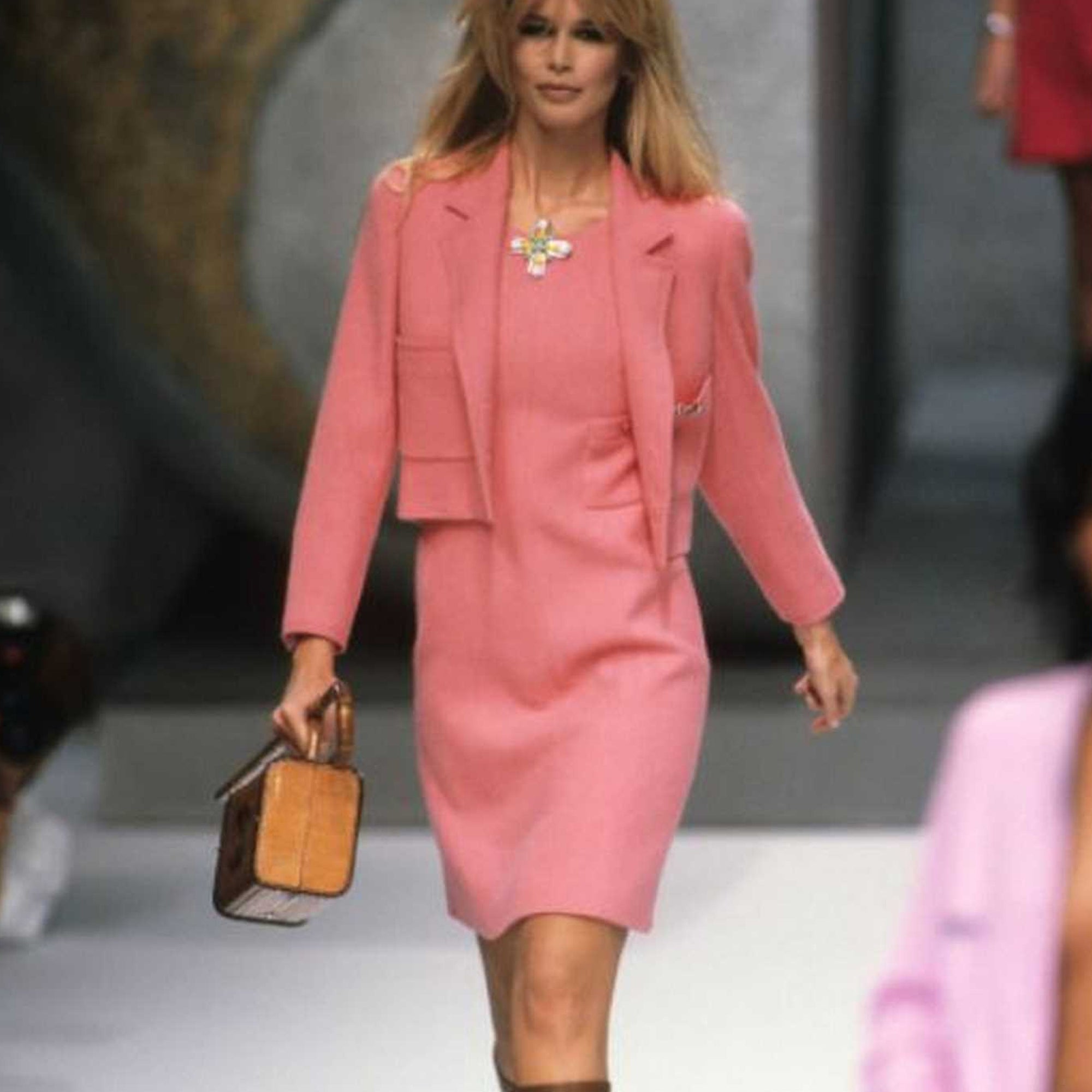 CHANEL - Ensemble veste et robe en tweed rose vintage (T40)