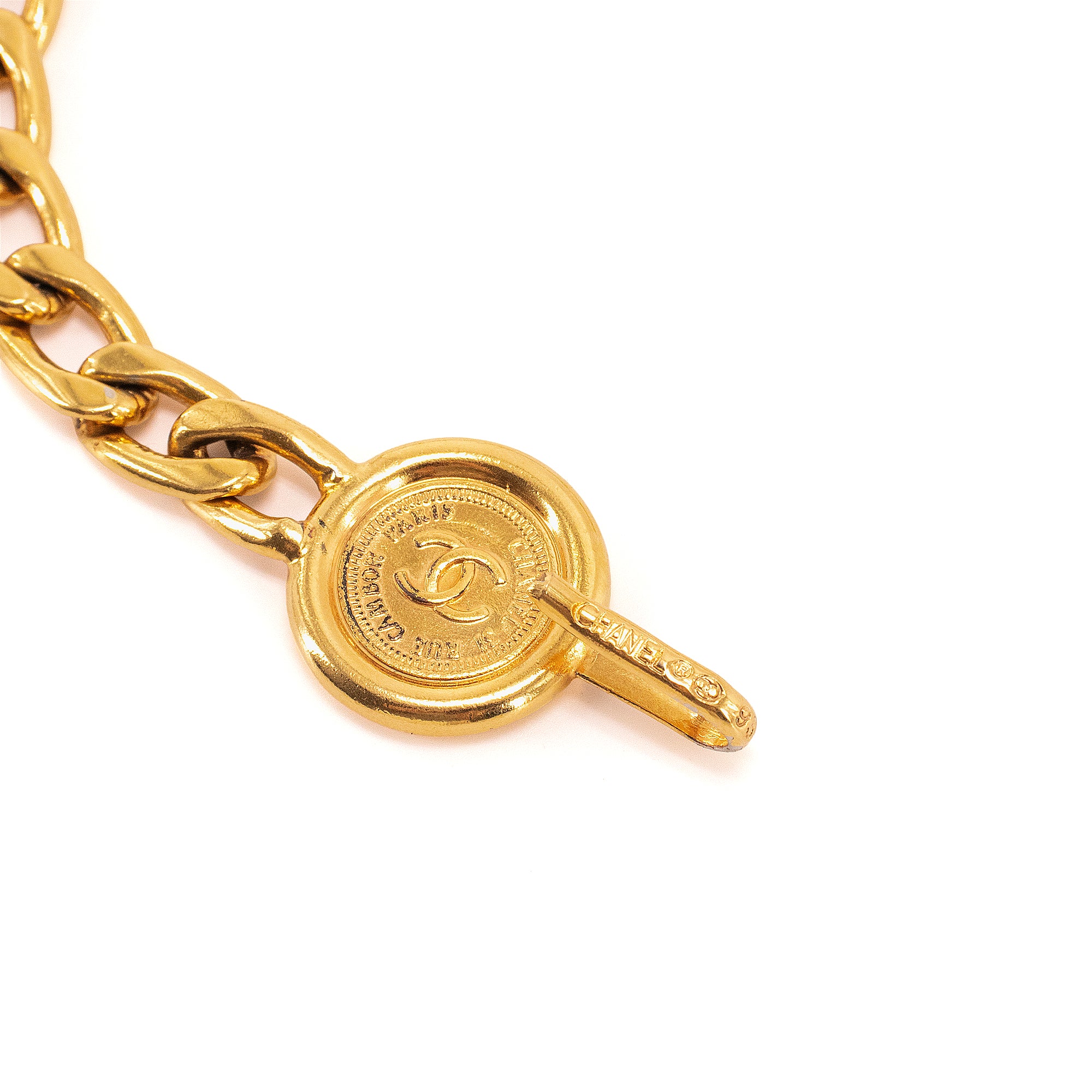 CHANEL - Ceinture Médaillon Chain ajustable Chanel en metal doré vintage