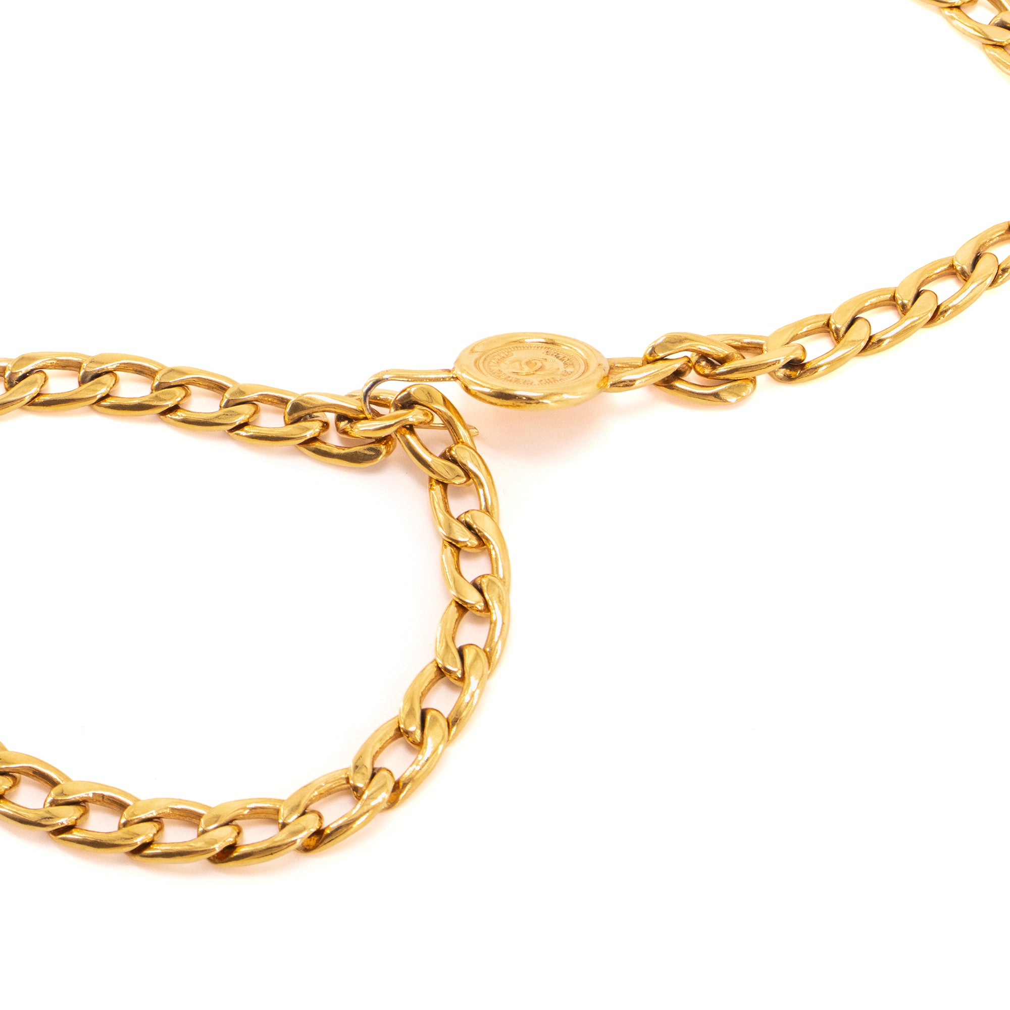 CHANEL - Ceinture Médaillon Chain ajustable Chanel en metal doré vintage